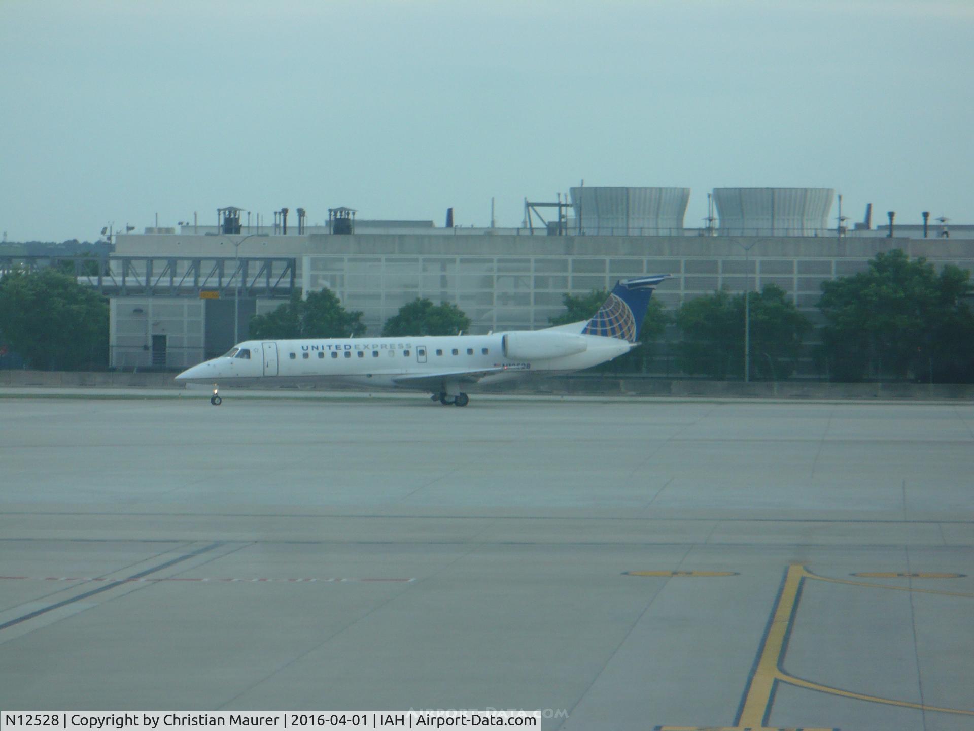 N12528, 2001 Embraer ERJ-135LR (EMB-135LR) C/N 145504, ExpressJet/Continental Express ERJ-135LR