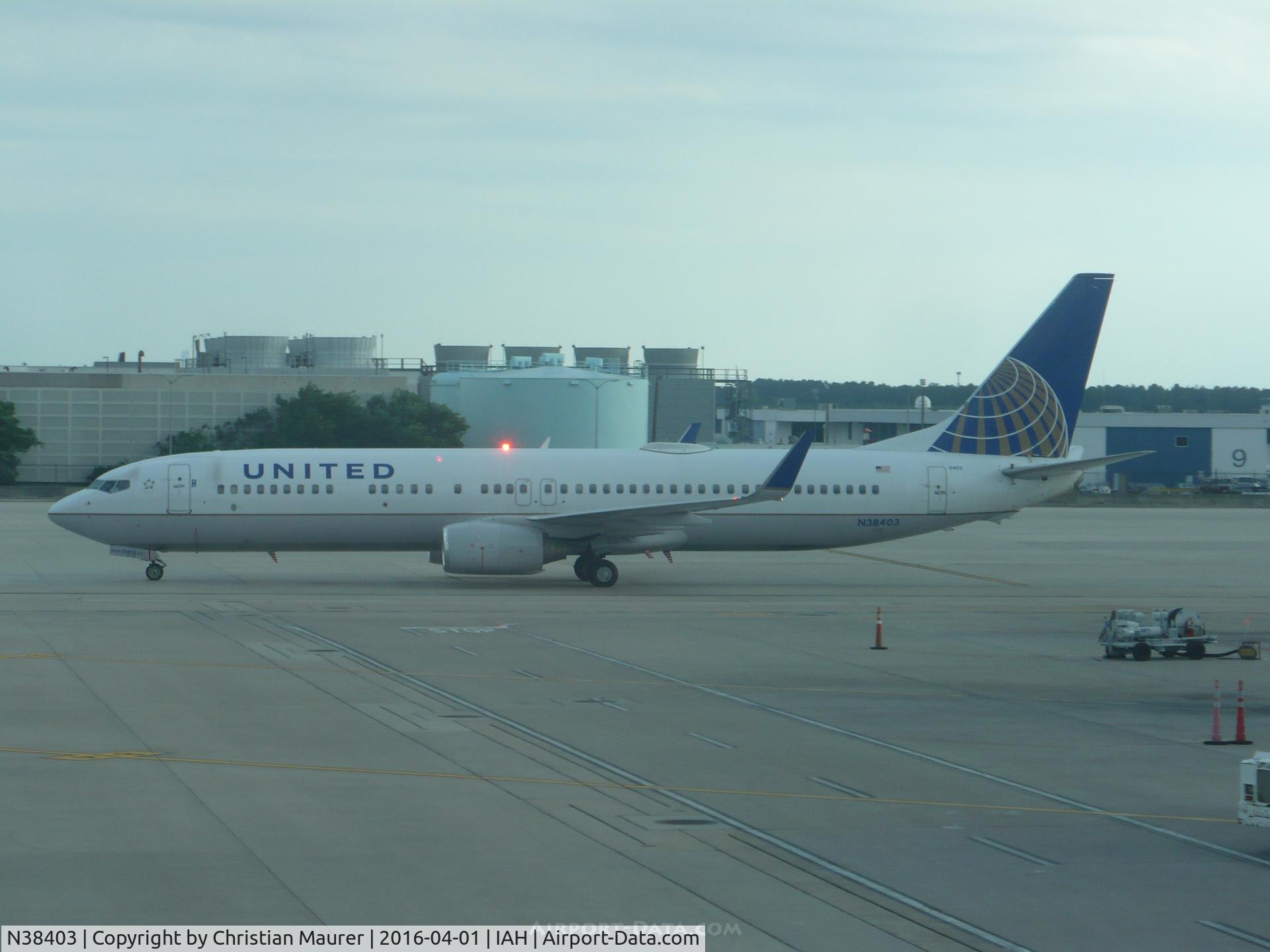N38403, 2001 Boeing 737-924 C/N 30120, United Air Lines Boeing 737-924