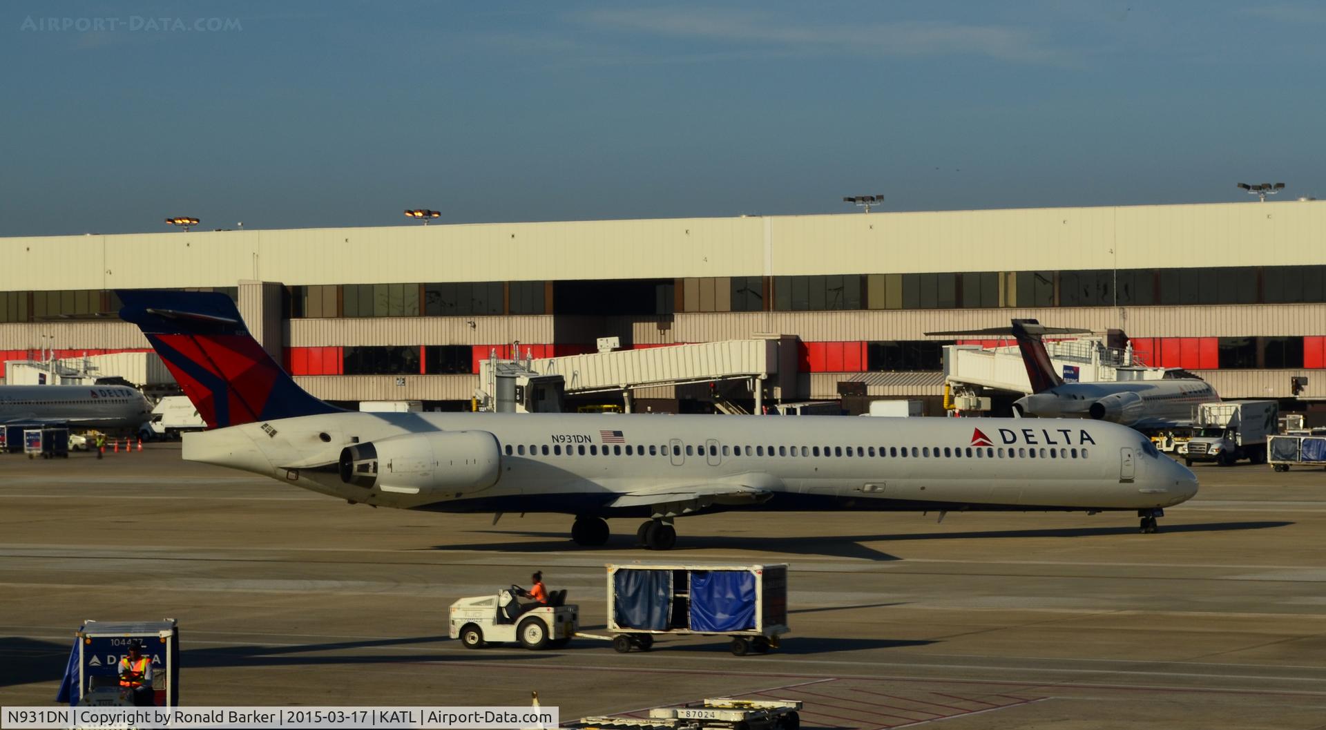 N931DN, 1997 McDonnell Douglas MD-90-30 C/N 53544, Taxi Atlanta