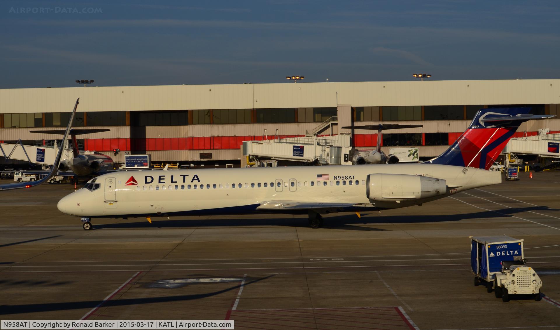 N958AT, 2001 Boeing 717-200 C/N 55020, Taxi Atlanta
