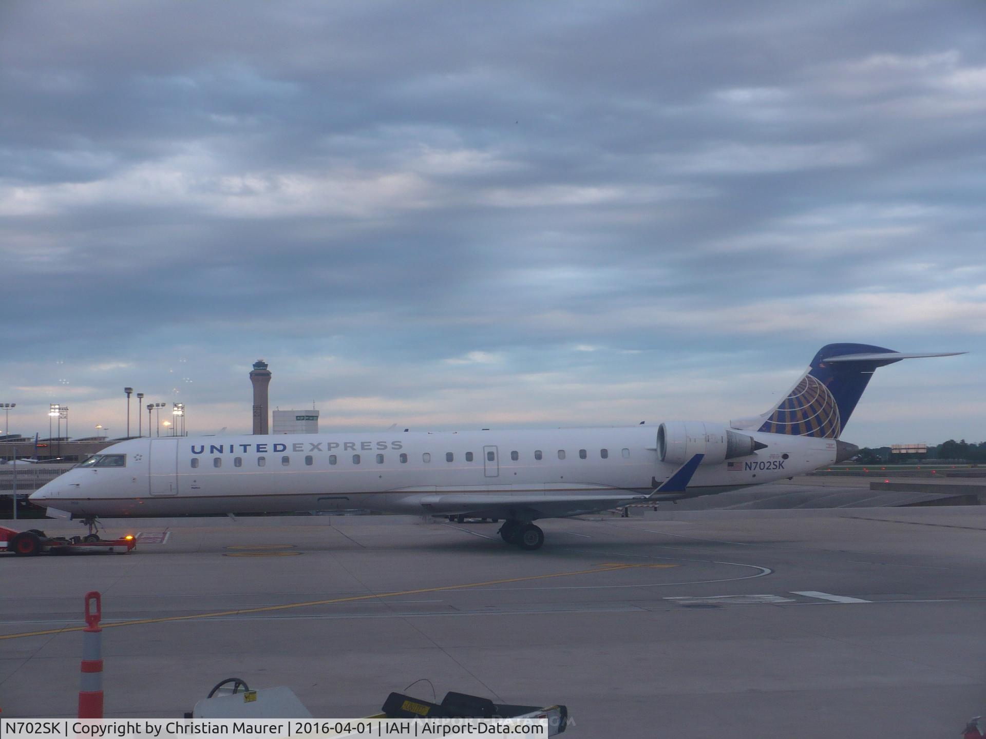 N702SK, 2004 Bombardier CRJ-701ER (CL-600-2C10) Regional Jet C/N 10136, CRJ-700