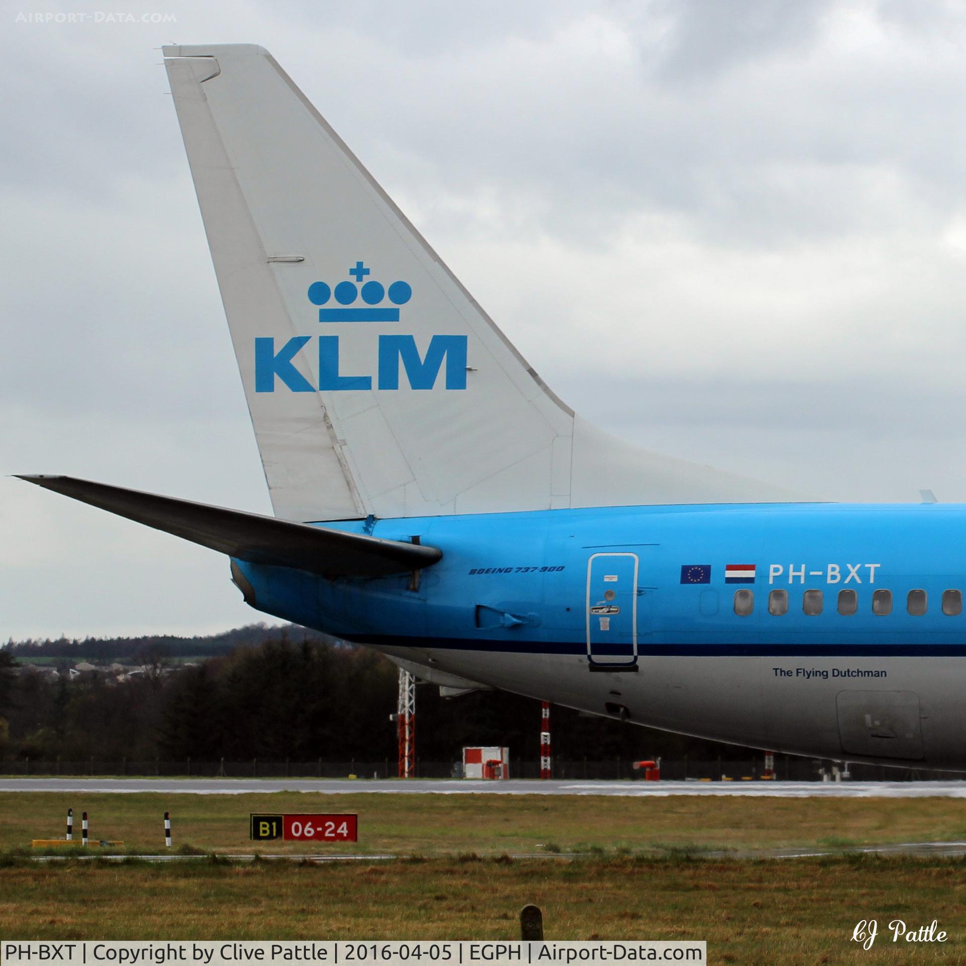PH-BXT, 2004 Boeing 737-9K2 C/N 32944, EGPH/EDI Edinburgh - tail details