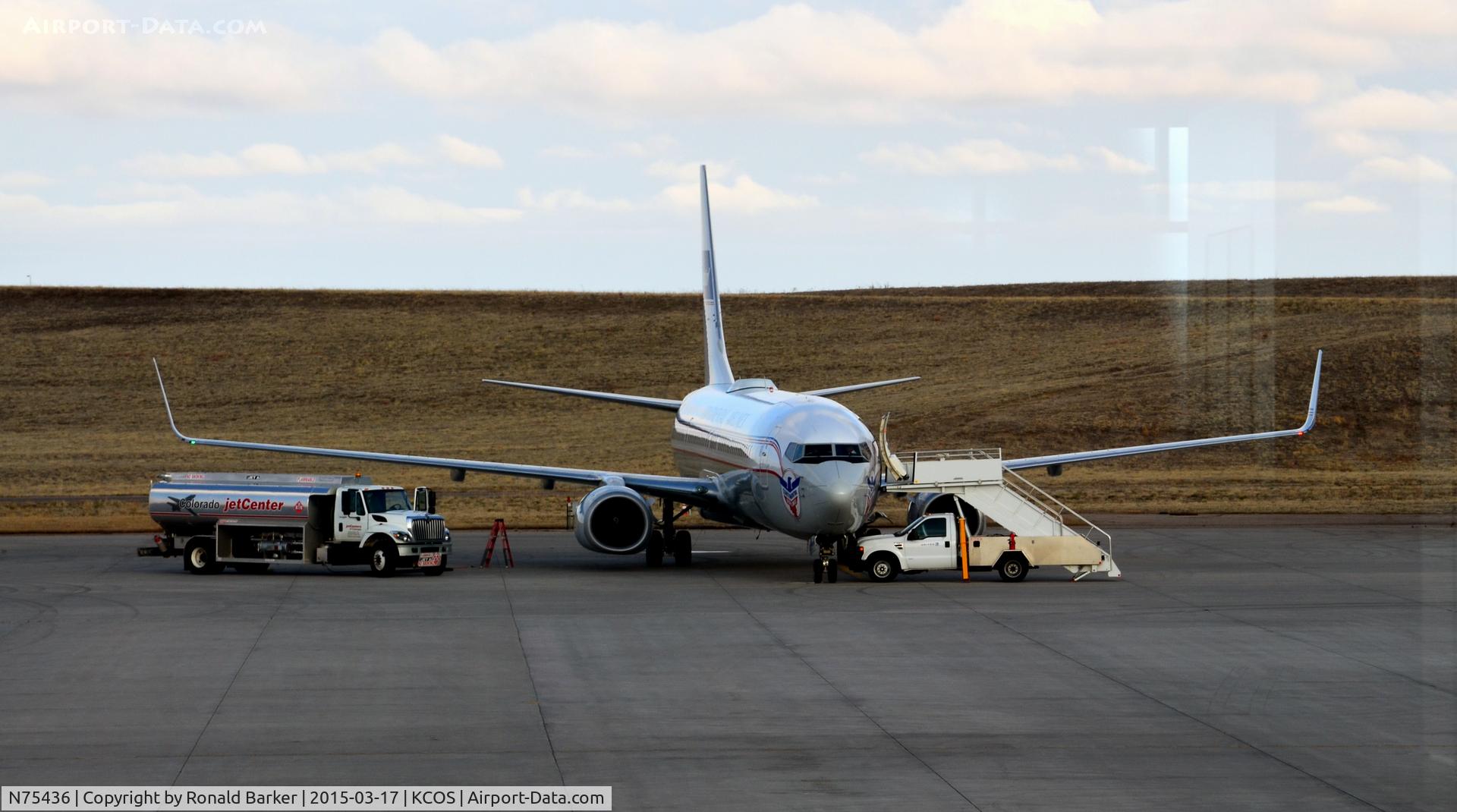 N75436, 2009 Boeing 737-924/ER C/N 33531, On the ramp COS