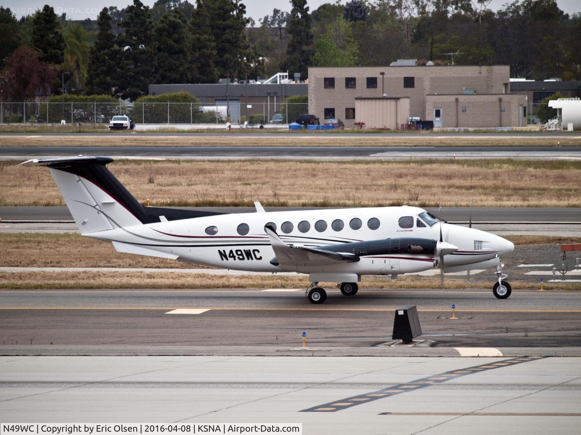 N49WC, 1996 Raytheon Aircraft Company B300 C/N FL-144, B300 taxing for takeoff.