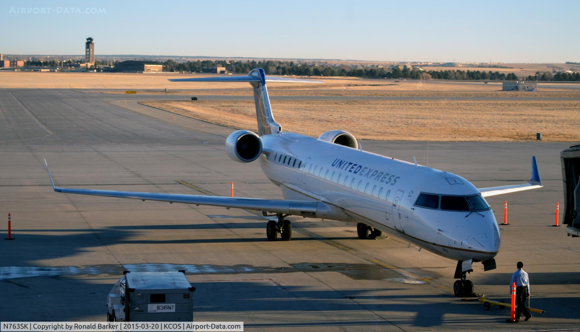 N763SK, 2005 Bombardier CRJ-701ER (CL-600-2C10) Regional Jet C/N 10228, At the gate COS