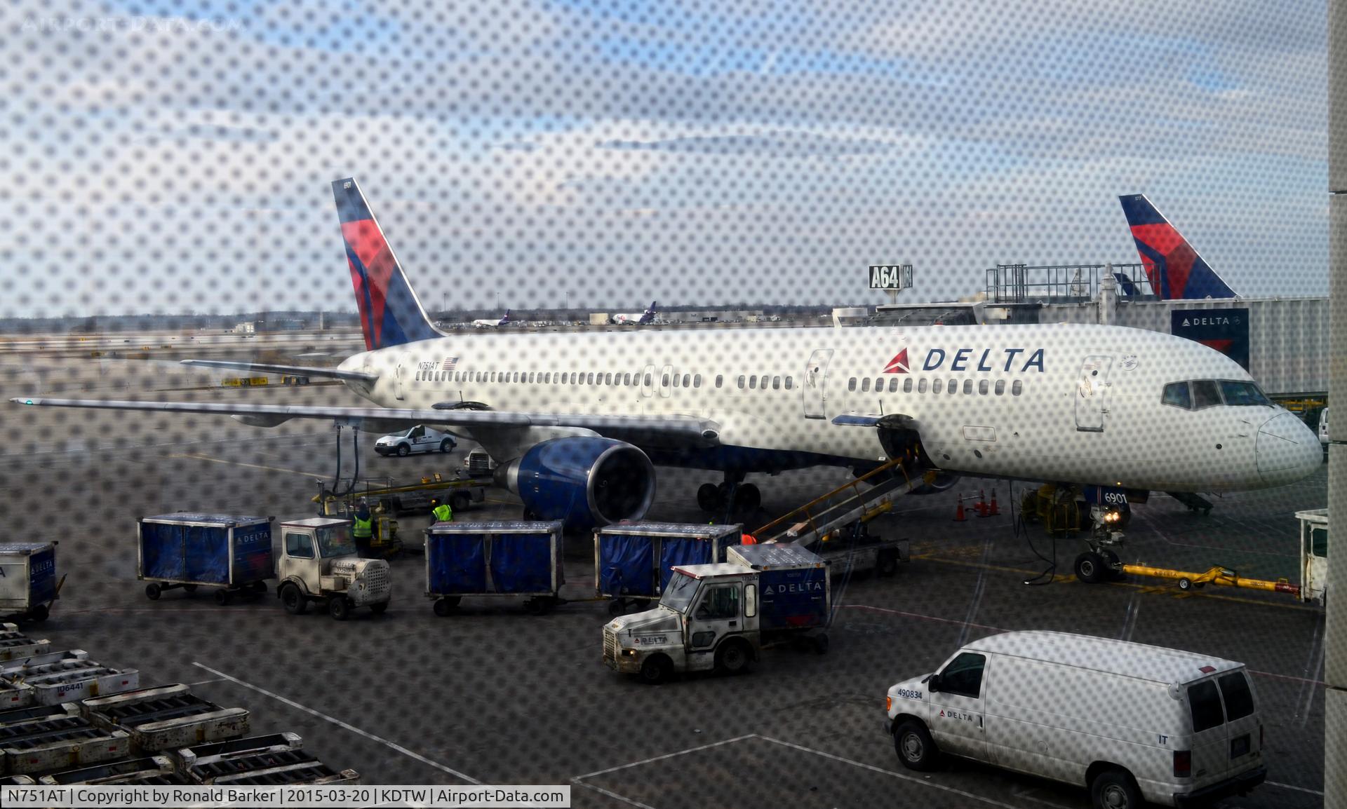 N751AT, 1984 Boeing 757-212 C/N 23125, Gate A64 Detroit