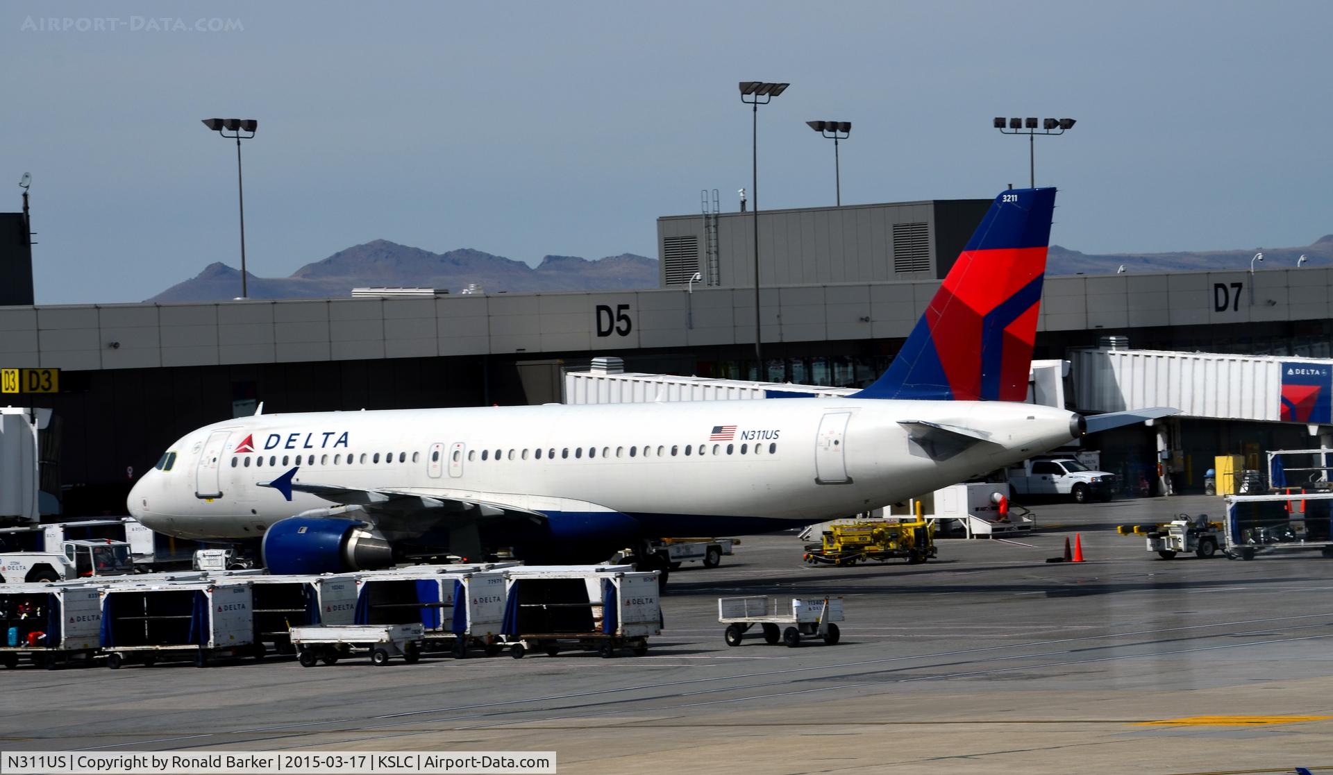 N311US, 1990 Airbus A320-211 C/N 125, Gate D3 SLC