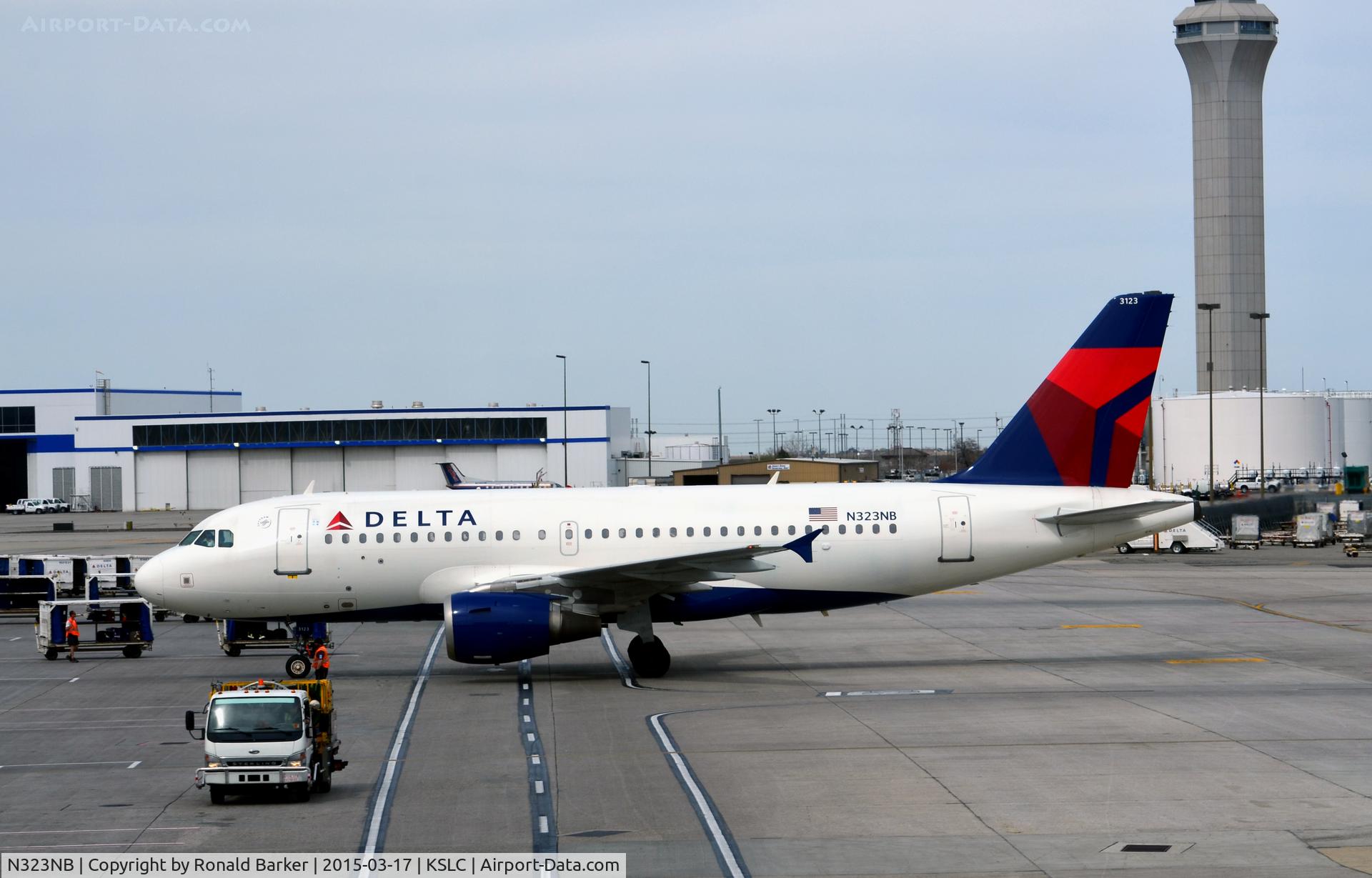 N323NB, 2001 Airbus A319-114 C/N 1453, Taxi to park SLC