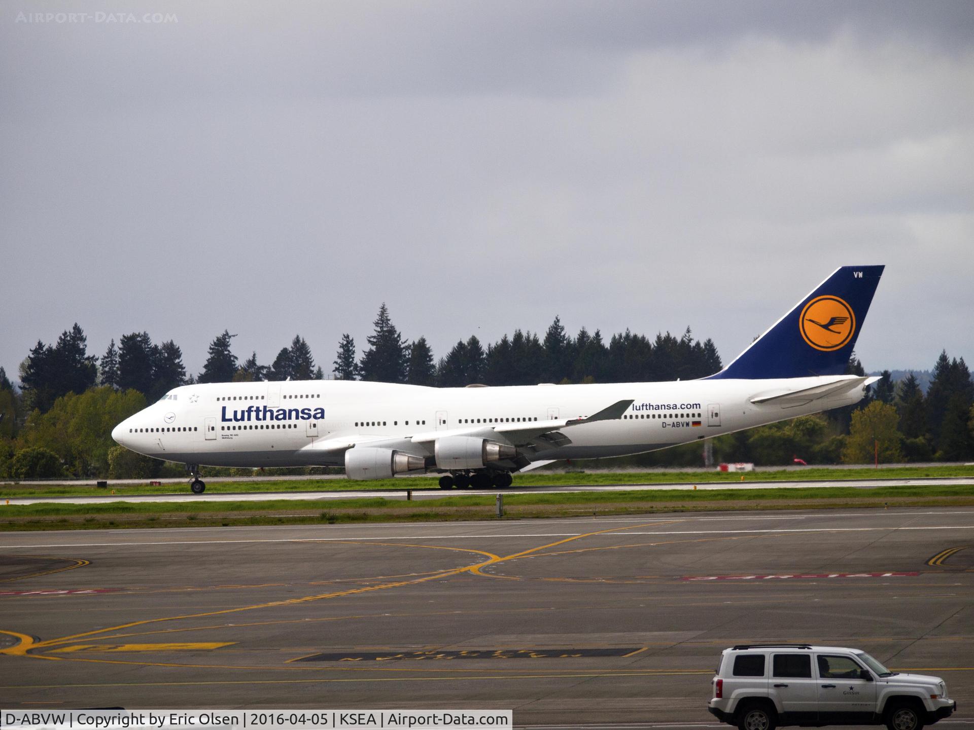 D-ABVW, 1999 Boeing 747-430 C/N 29493, Lufthansa 747 just after landing at Seatac.