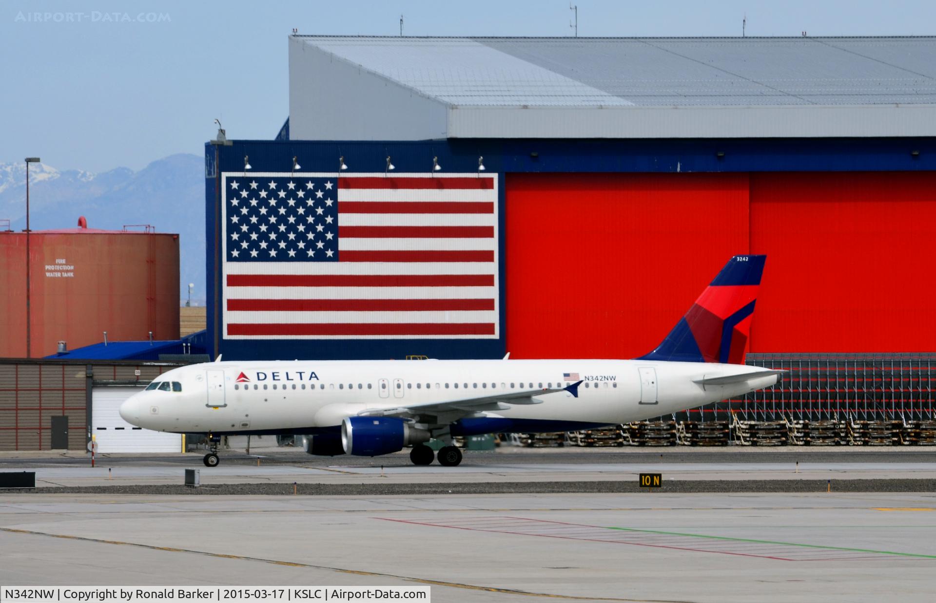 N342NW, 1993 Airbus A320-212 C/N 381, Taxi SLC