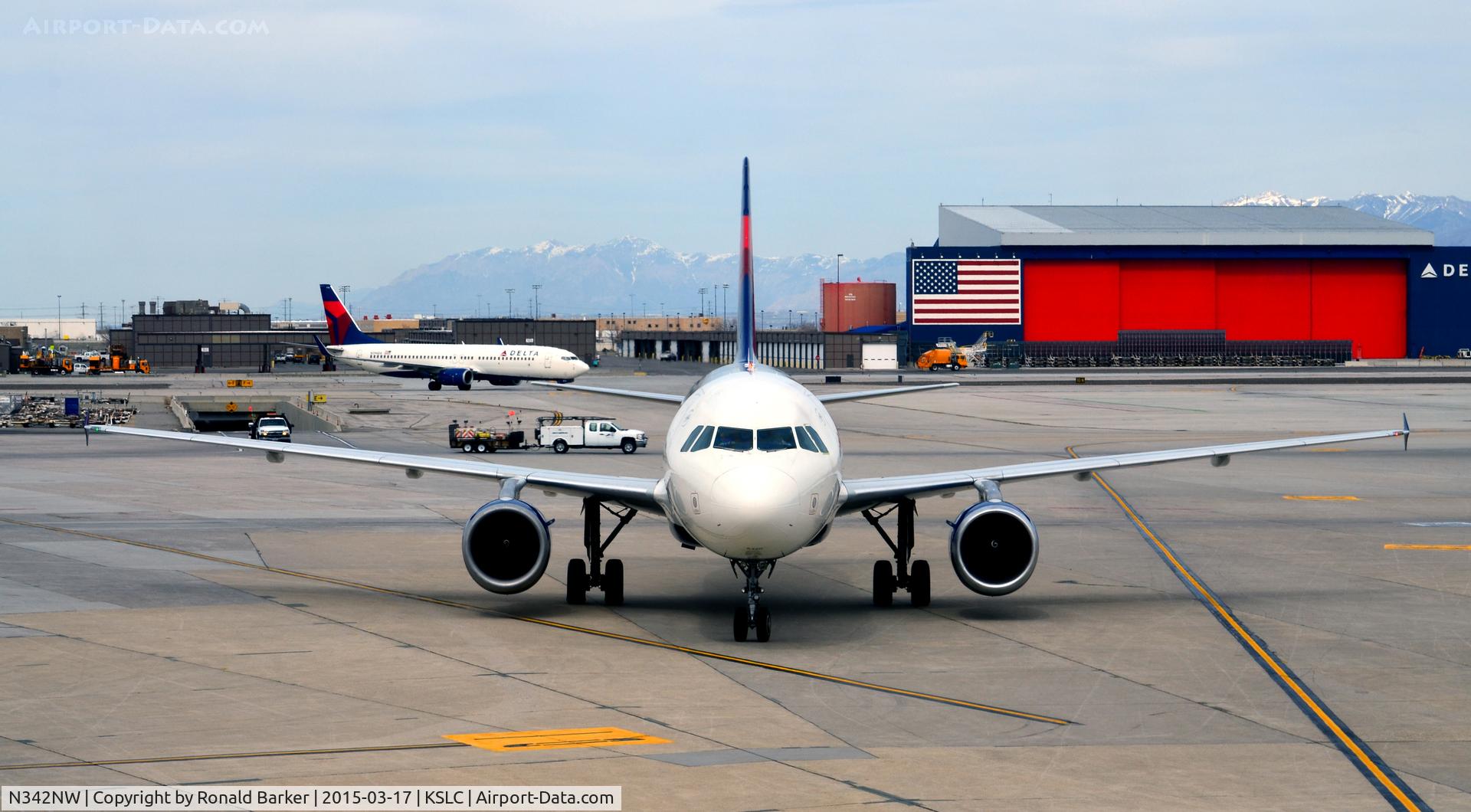 N342NW, 1993 Airbus A320-212 C/N 381, Taxi SLC