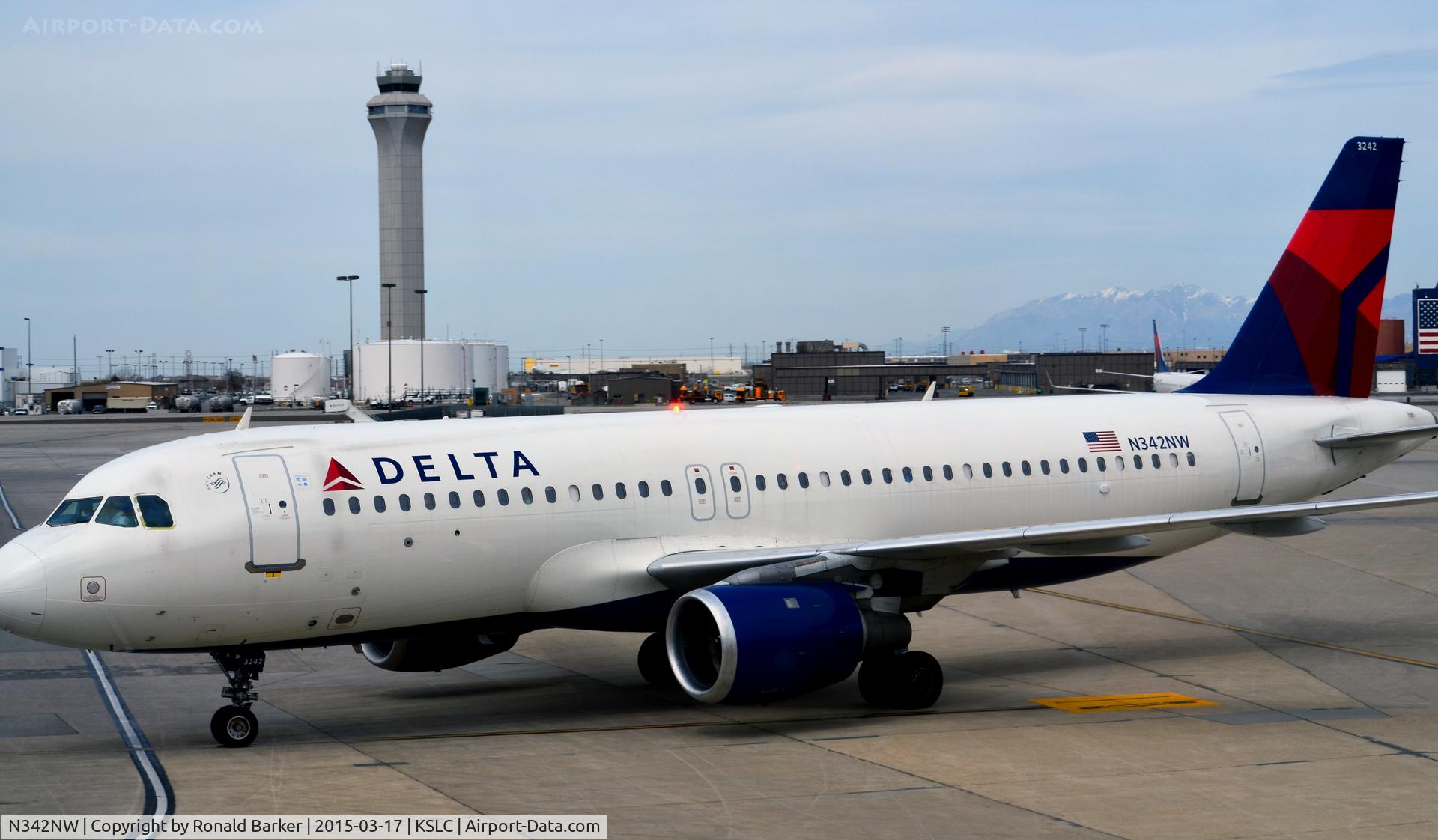 N342NW, 1993 Airbus A320-212 C/N 381, Taxi to park SLC