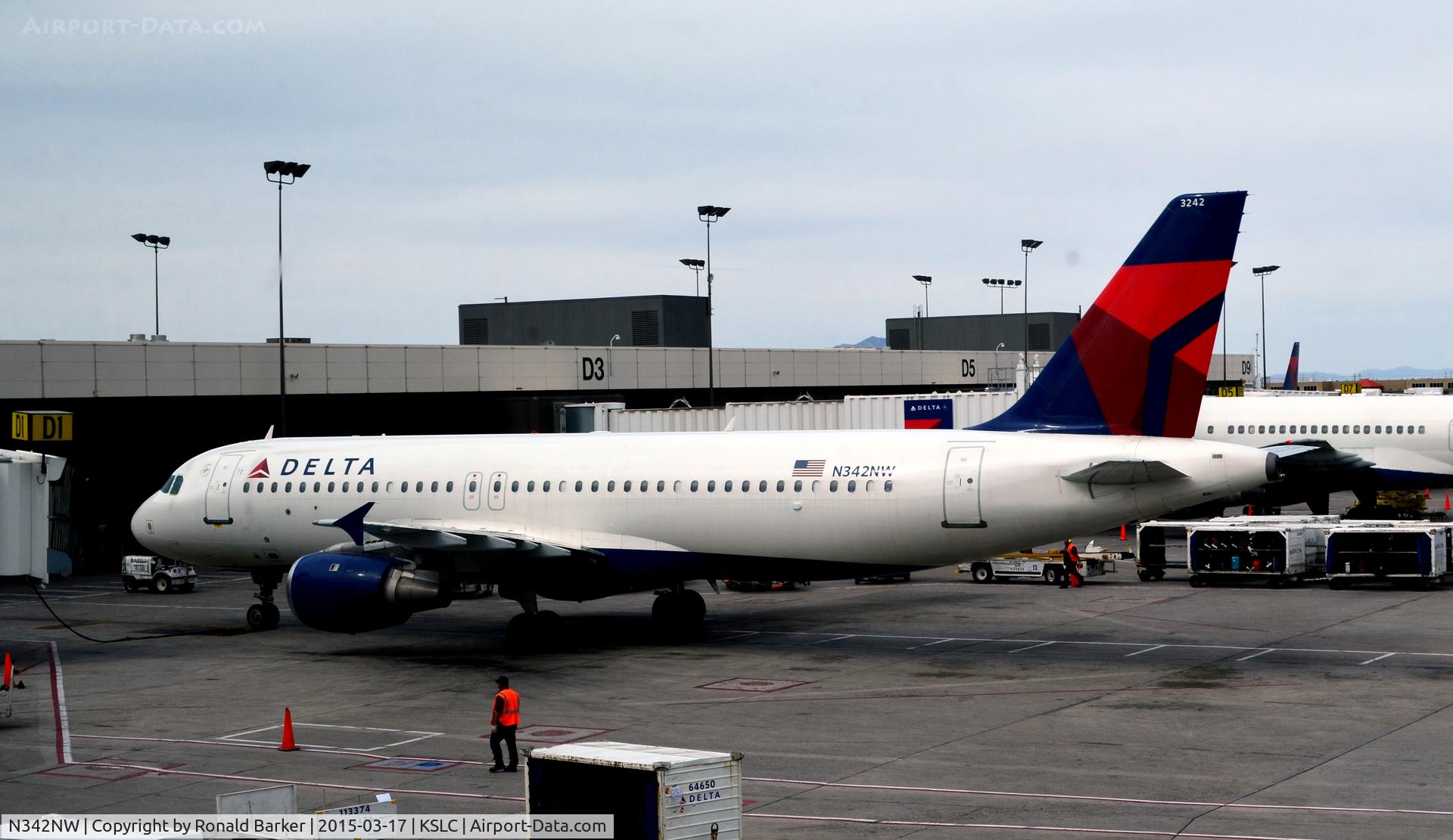 N342NW, 1993 Airbus A320-212 C/N 381, Arriving at the gate SLC
