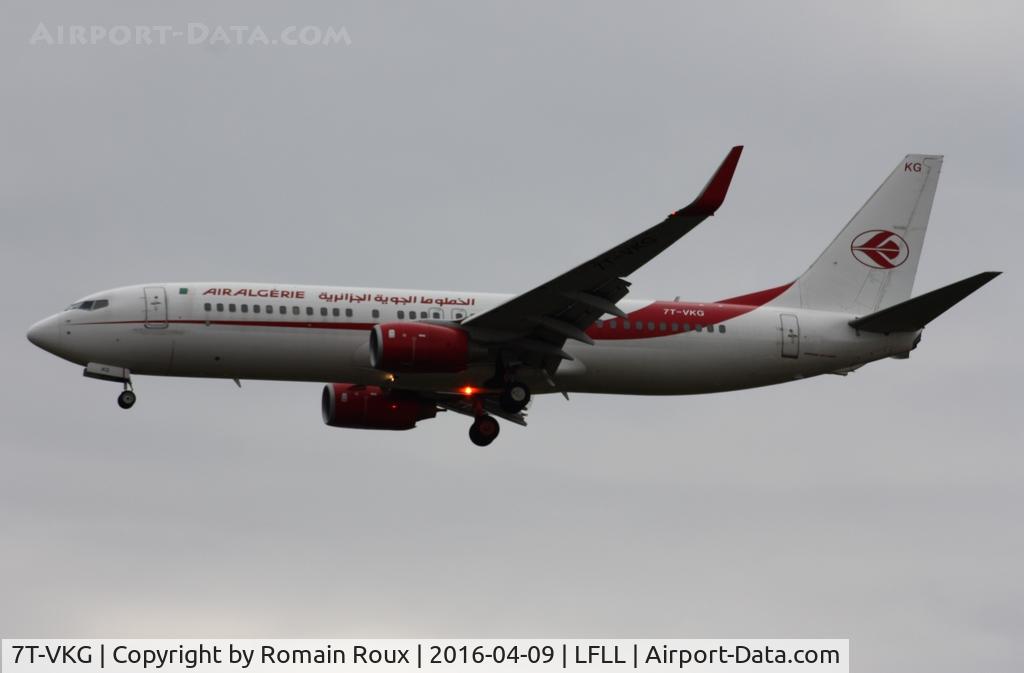 7T-VKG, 2011 Boeing 737-8D6 C/N 40861, Landing