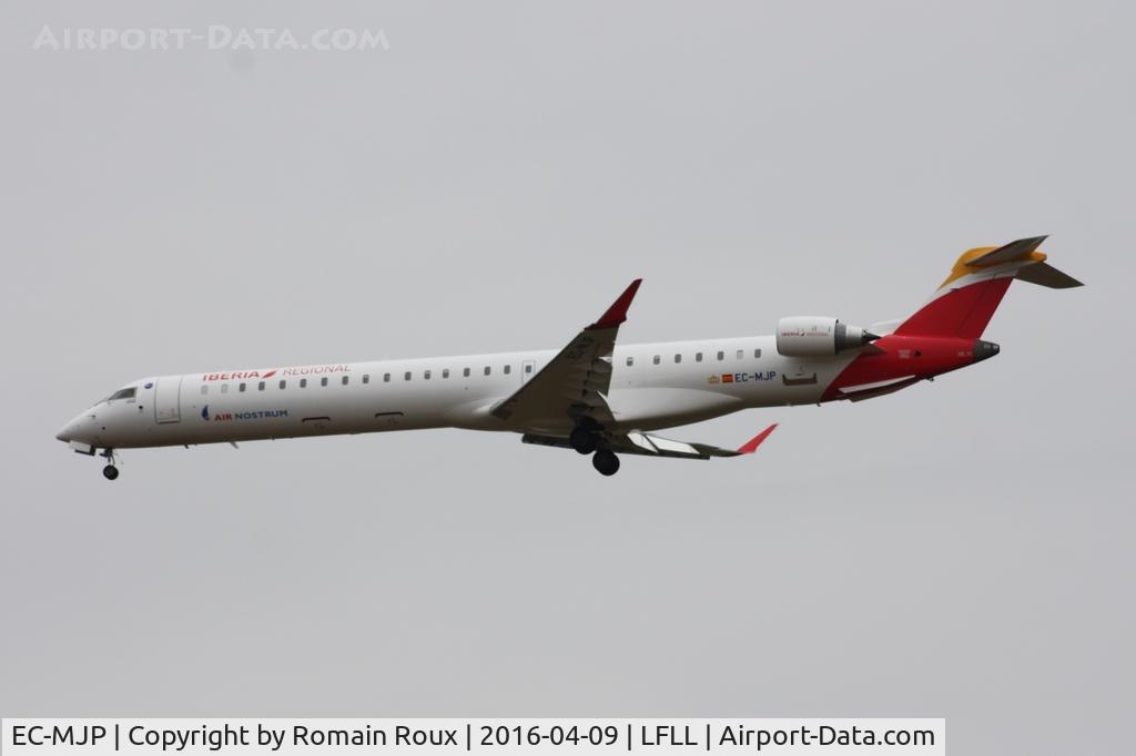 EC-MJP, 2016 Bombardier CRJ-1000ER NG (CL-600-2E25) C/N 19046, Landing
