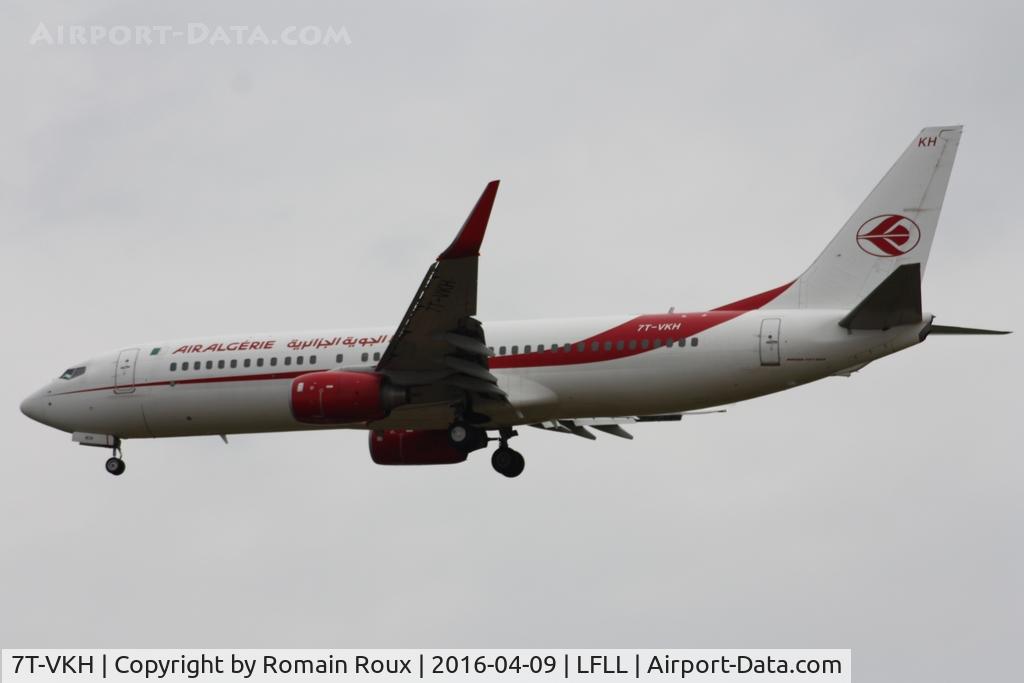 7T-VKH, 2011 Boeing 737-8D6 C/N 40862, Landing