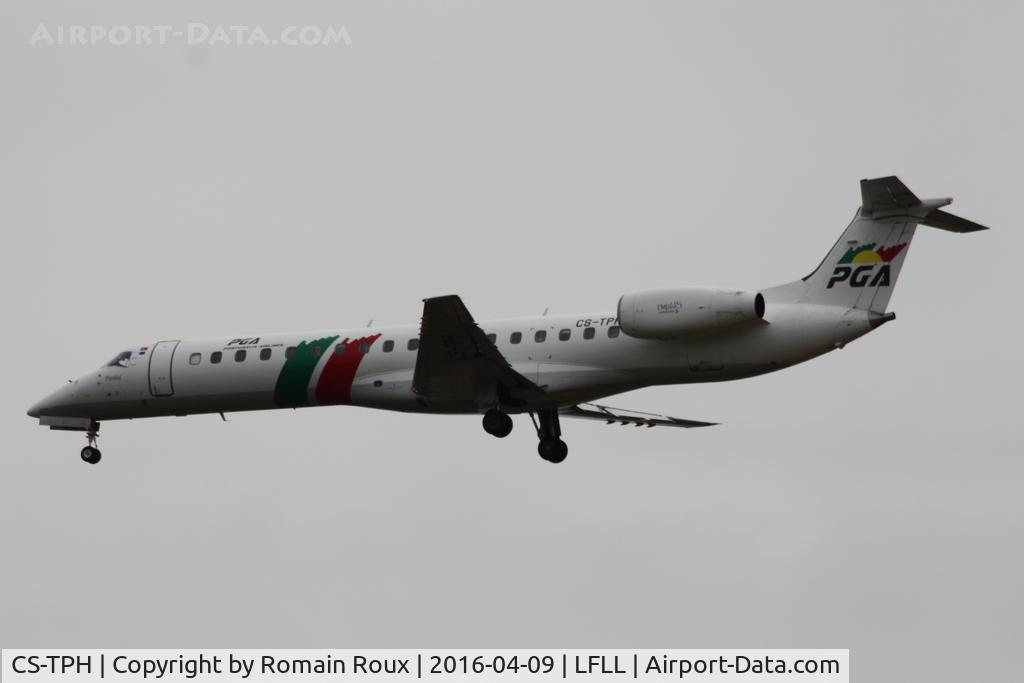 CS-TPH, 1997 Embraer EMB-145EP (ERJ-145EP) C/N 145017, Landing