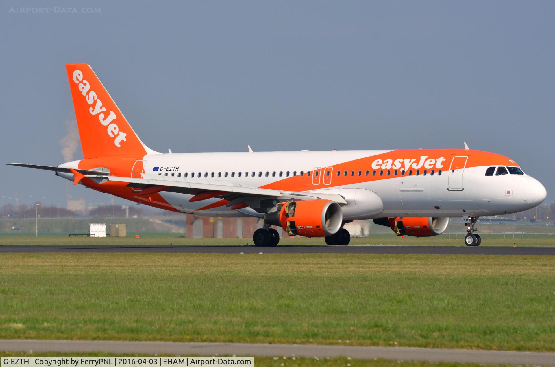 G-EZTH, 2009 Airbus A320-214 C/N 3953, Easyjet A320 arriving.