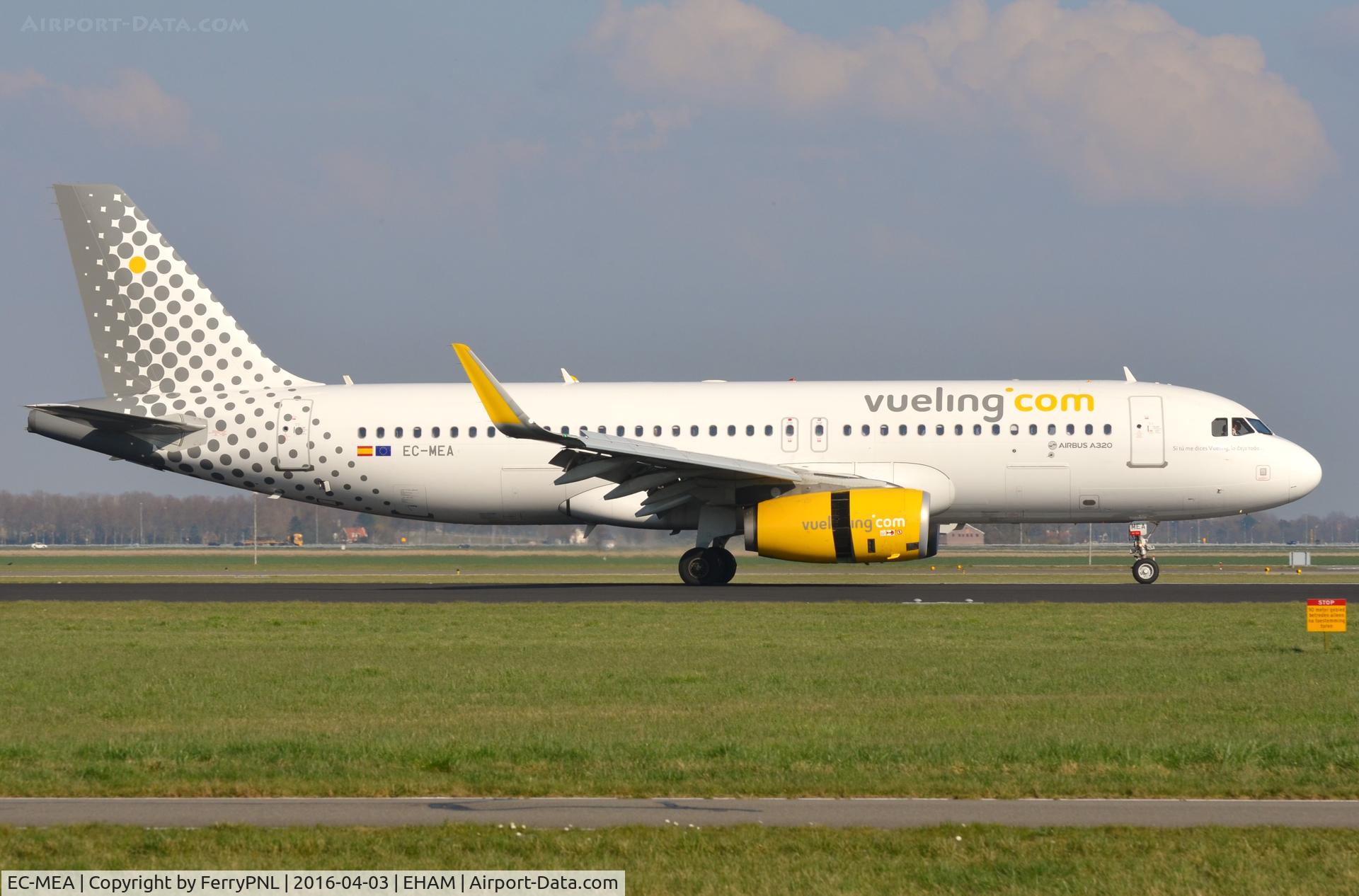 EC-MEA, 2014 Airbus A320-232 C/N 6400, Vueling A320, one of few that afternoon.