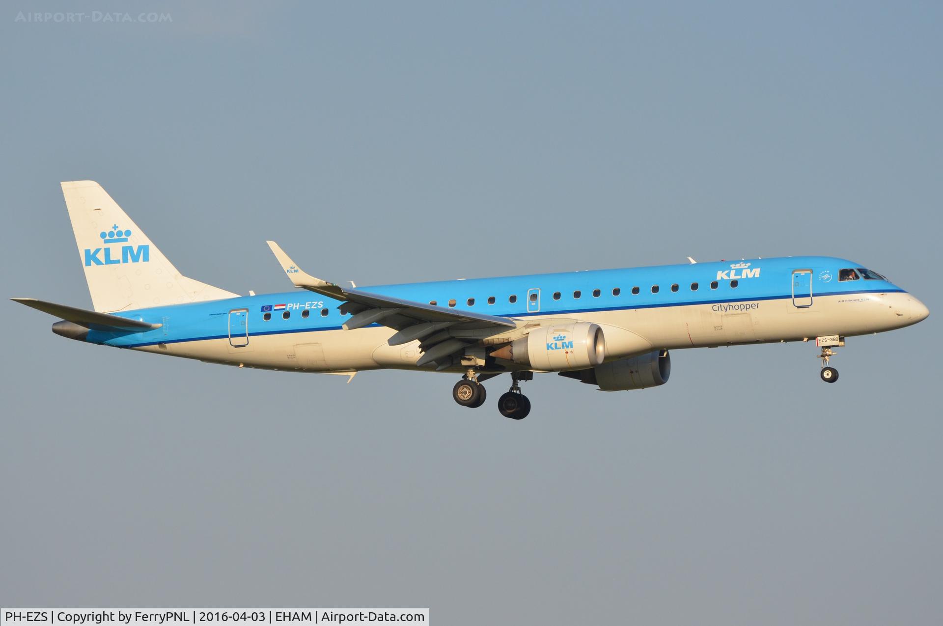 PH-EZS, 2010 Embraer 190LR (ERJ-190-100LR) C/N 19000380, Cityhopper ERJ190 about to land.