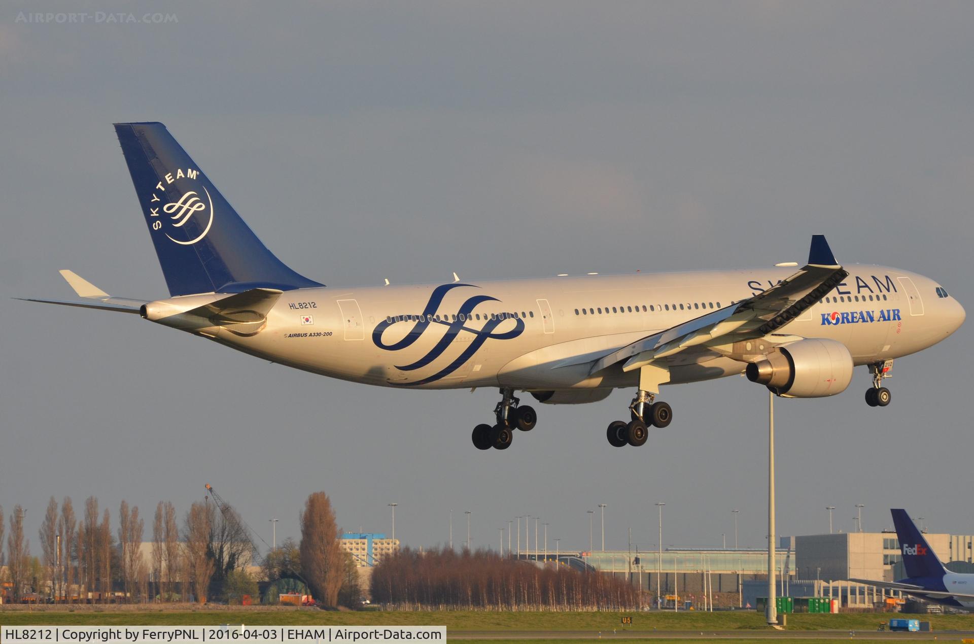 HL8212, 2010 Airbus A330-223 C/N 1155, Korean A332 on short finals.
