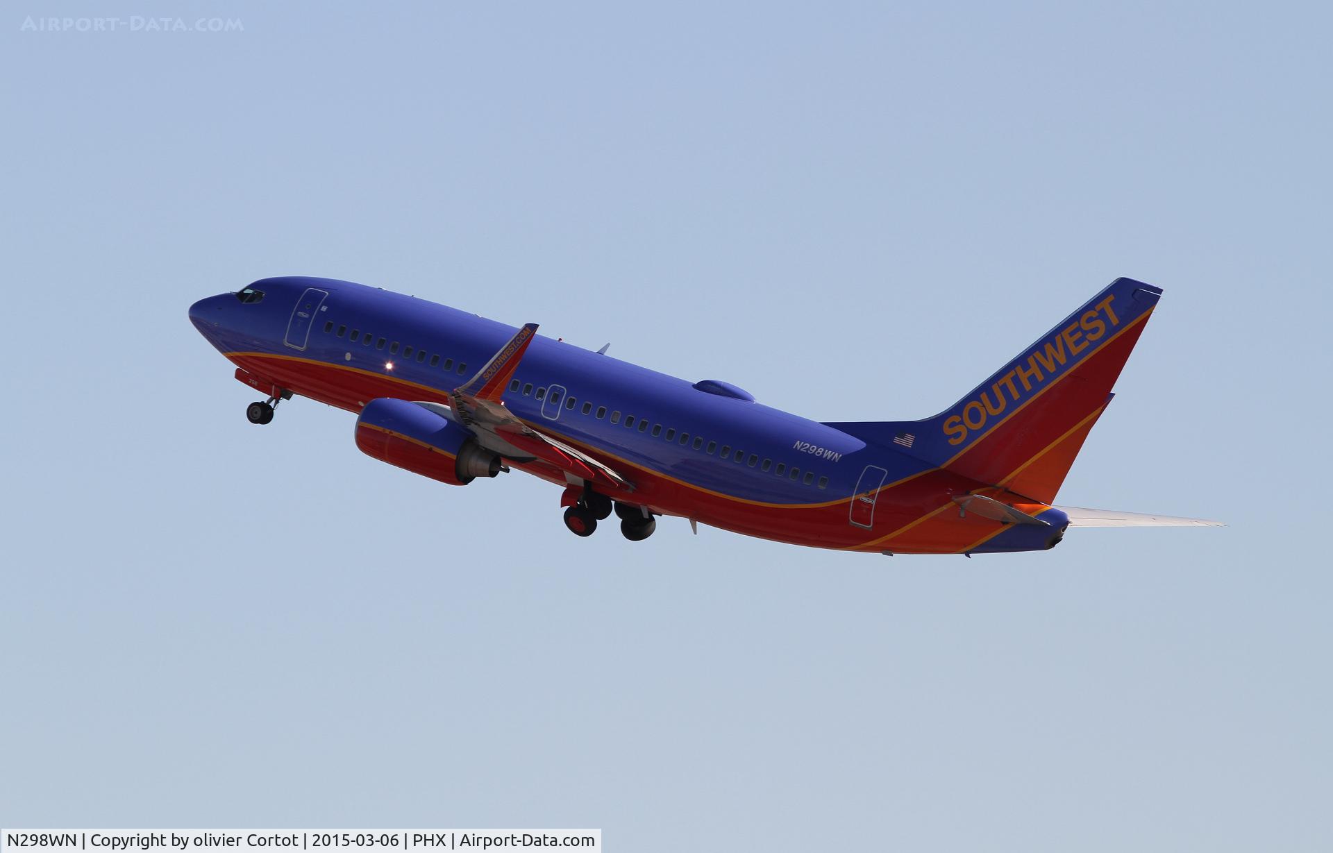 N298WN, 2007 Boeing 737-7H4 C/N 32543, leaving Phoenix