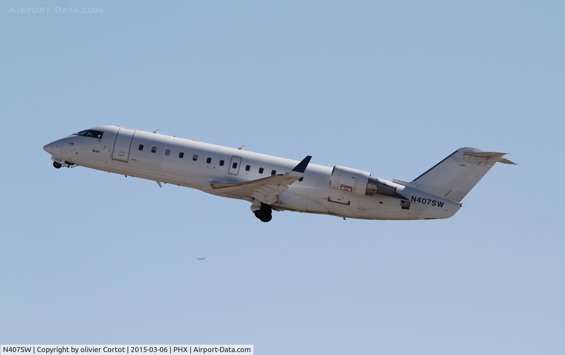 N407SW, 1994 Canadair CRJ-200LR (CL-600-2B19) C/N 7034, leaving Phoenix