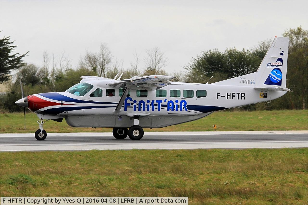 F-HFTR, 2008 Cessna 208B Grand Caravan C/N 208B-2041, Cessna 208B Grand Caravan, Taxiing to holding point rwy 25L, Brest-Bretagne airport (LFRB-BES)