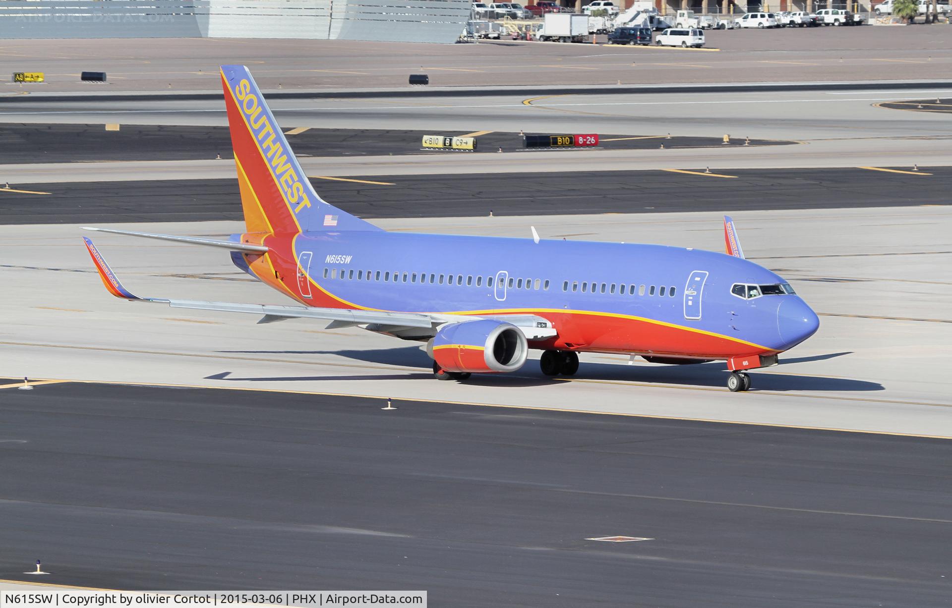 N615SW, 1995 Boeing 737-3H4 C/N 27698, Phoenix airport