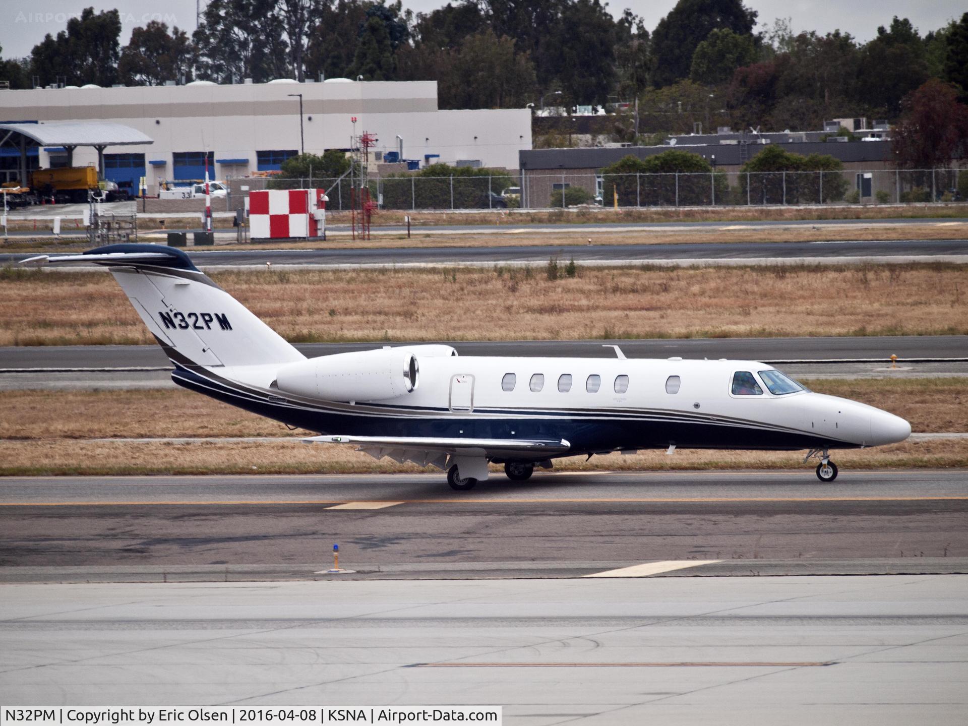 N32PM, 2015 Cessna 525C CitationJet CJ4 C/N 525C-0190, Cessna 525C taxing for take off.