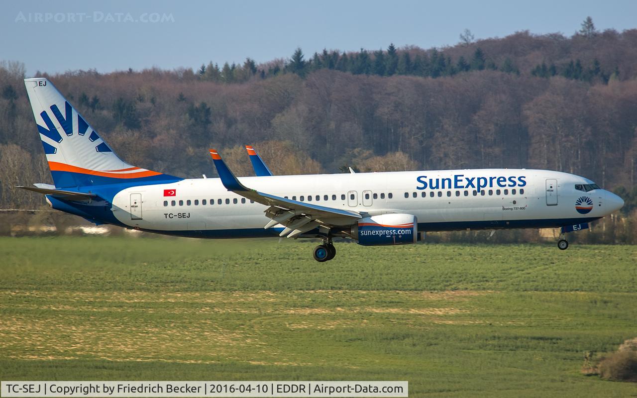 TC-SEJ, 2015 Boeing 737-8HC C/N 61171, on final RW09