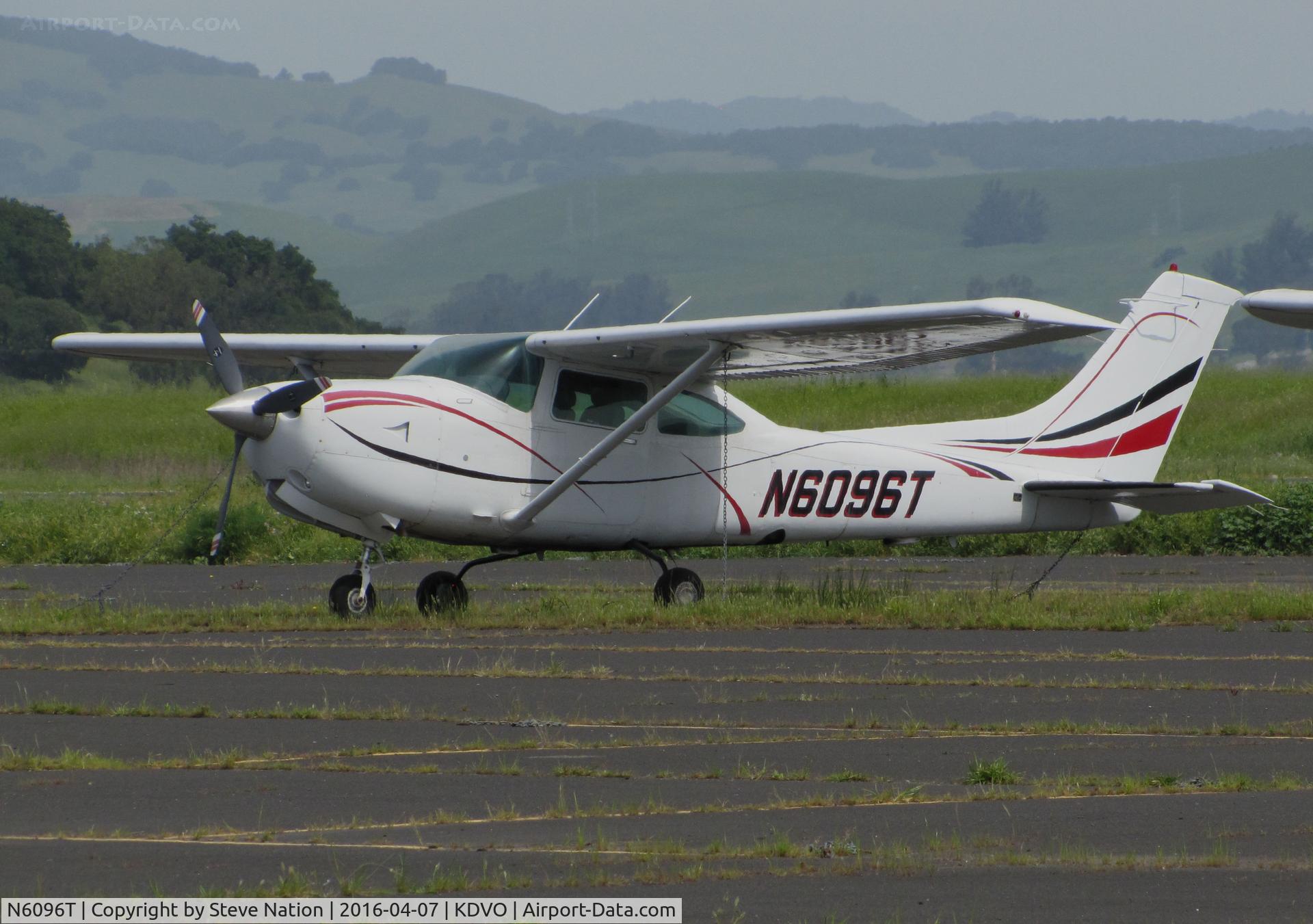 N6096T, 1982 Cessna R182 Skylane RG C/N R18201901, Expired registration 1982 Cessna R182 obviously with a new owner (probably re-registered) @ Gnoss Field, Novato, CA (regn cx 12-31-2014 as owned by Cessna Club LLC Atlanta, GA 30309-7602)