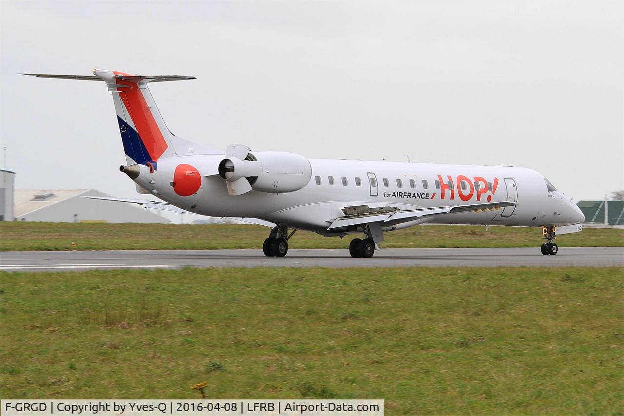 F-GRGD, 1998 Embraer EMB-145EU (ERJ-145EU) C/N 145043, Embraer ERJ-145EU, Reverse thrust landing rwy 25L, Brest-Bretagne airport (LFRB-BES)