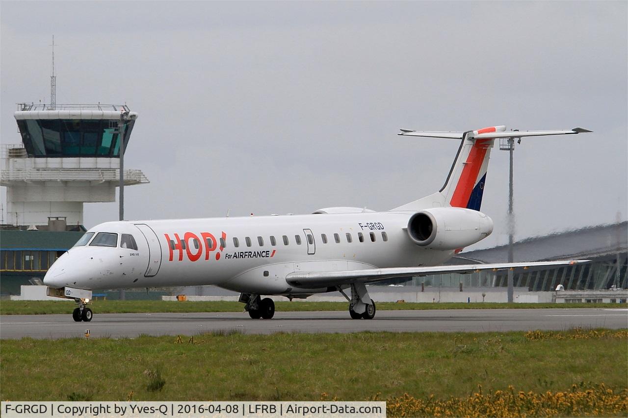 F-GRGD, 1998 Embraer EMB-145EU (ERJ-145EU) C/N 145043, Embraer ERJ-145EU, Taxiing to holding point rwy 25L, Brest-Bretagne airport (LFRB-BES)