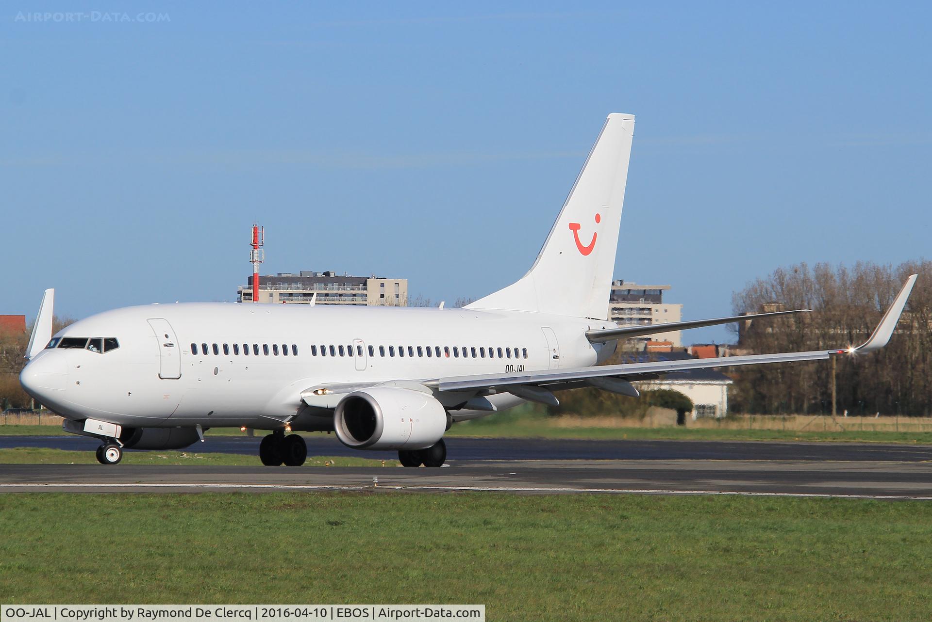 OO-JAL, 2004 Boeing 737-7K2 C/N 30668, OO-JAL comes on the runway 26 at Ostend airport.