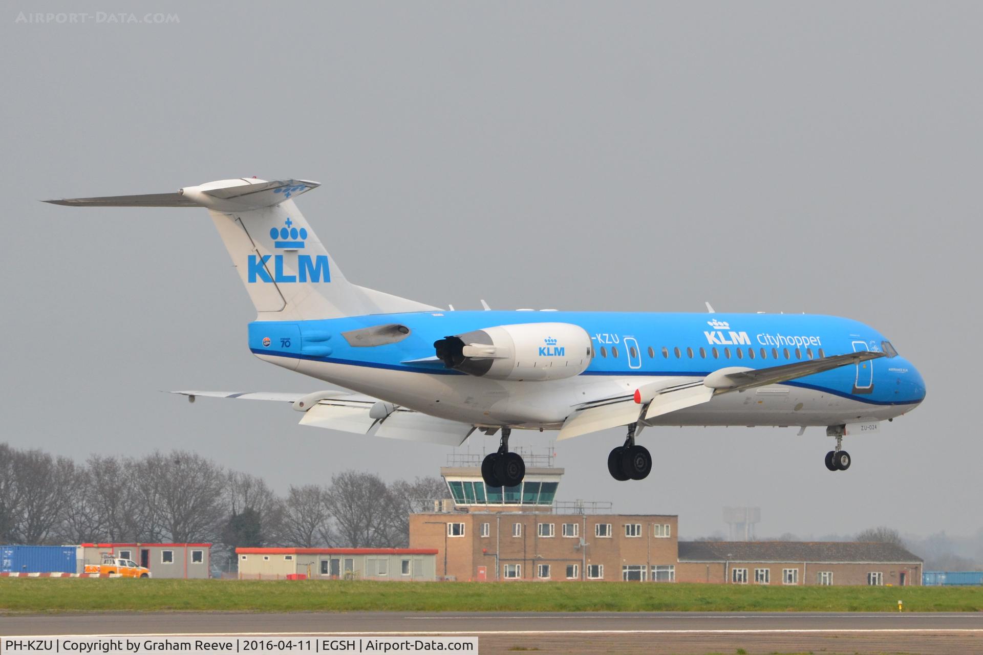 PH-KZU, 1995 Fokker 70 (F-28-0070) C/N 11543, Landing at Norwich.