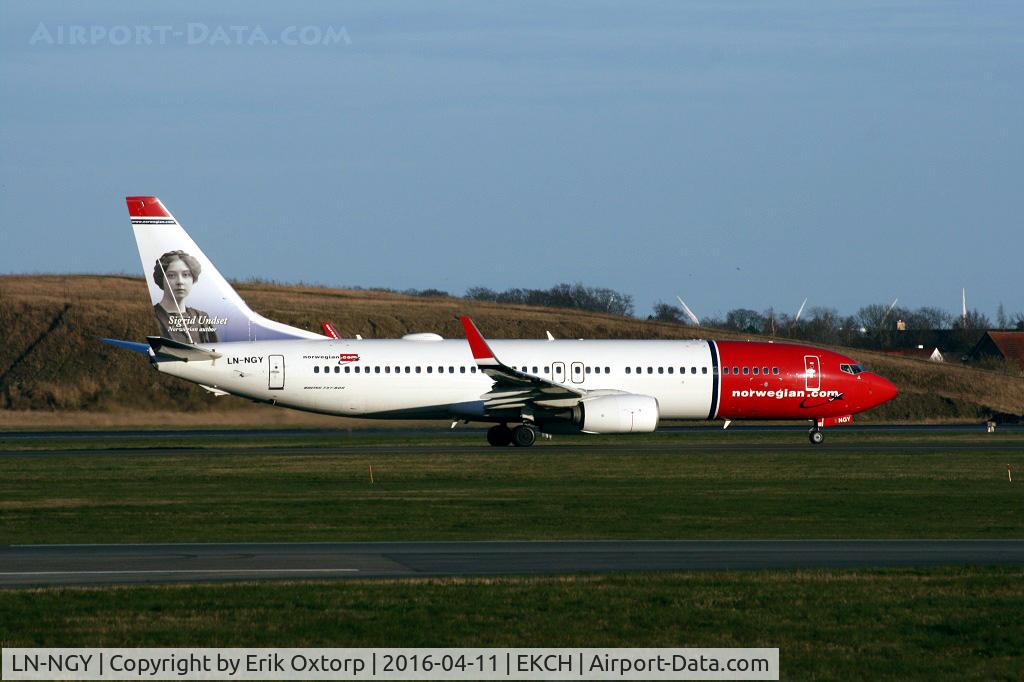 LN-NGY, 2014 Boeing 737-8JP C/N 41126, LN-MGY taxing for takeoff rw 04R