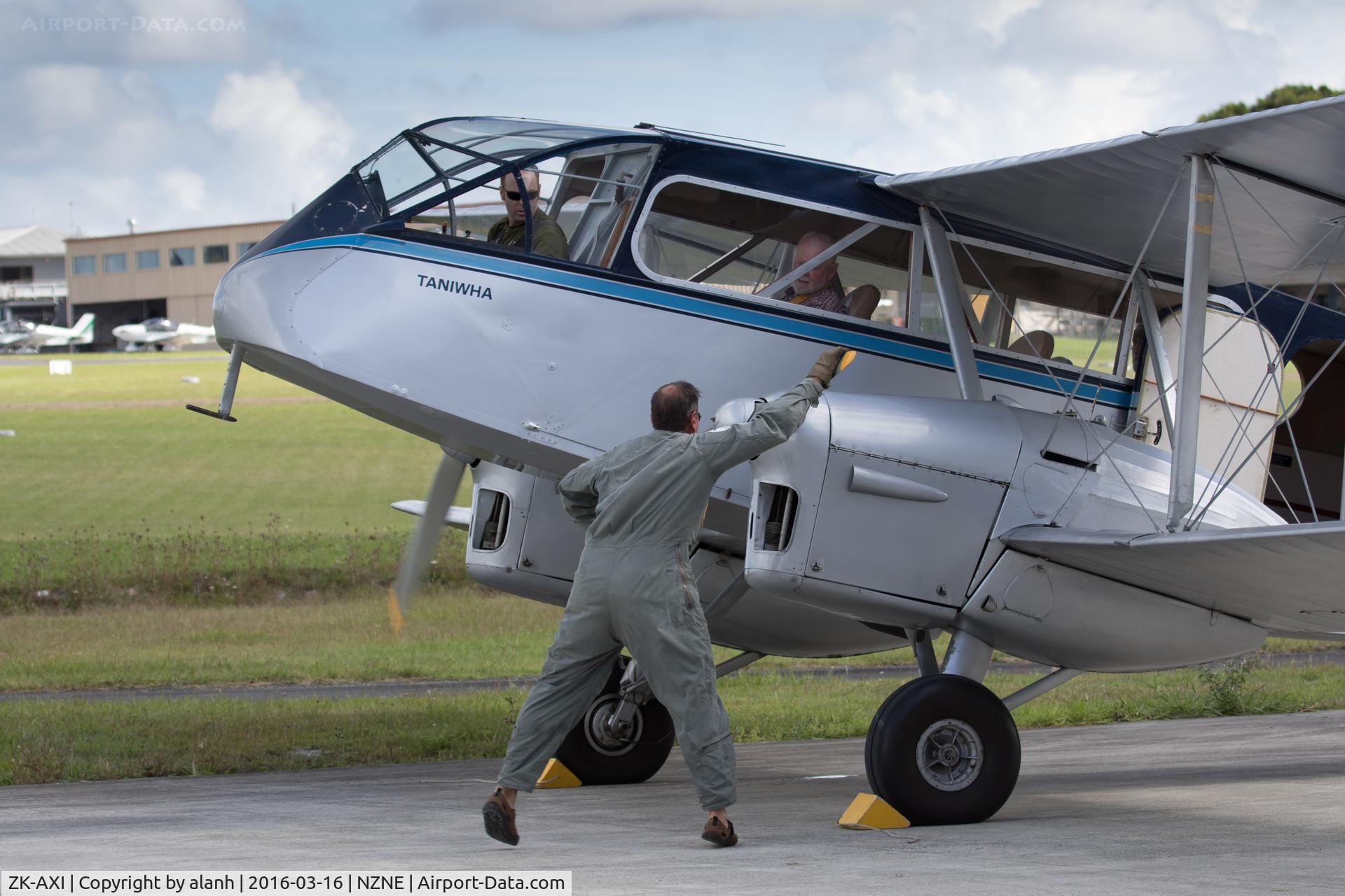 ZK-AXI, De Havilland Australia DH-84 Dragon 3 C/N DHA2057, No electric starters here!