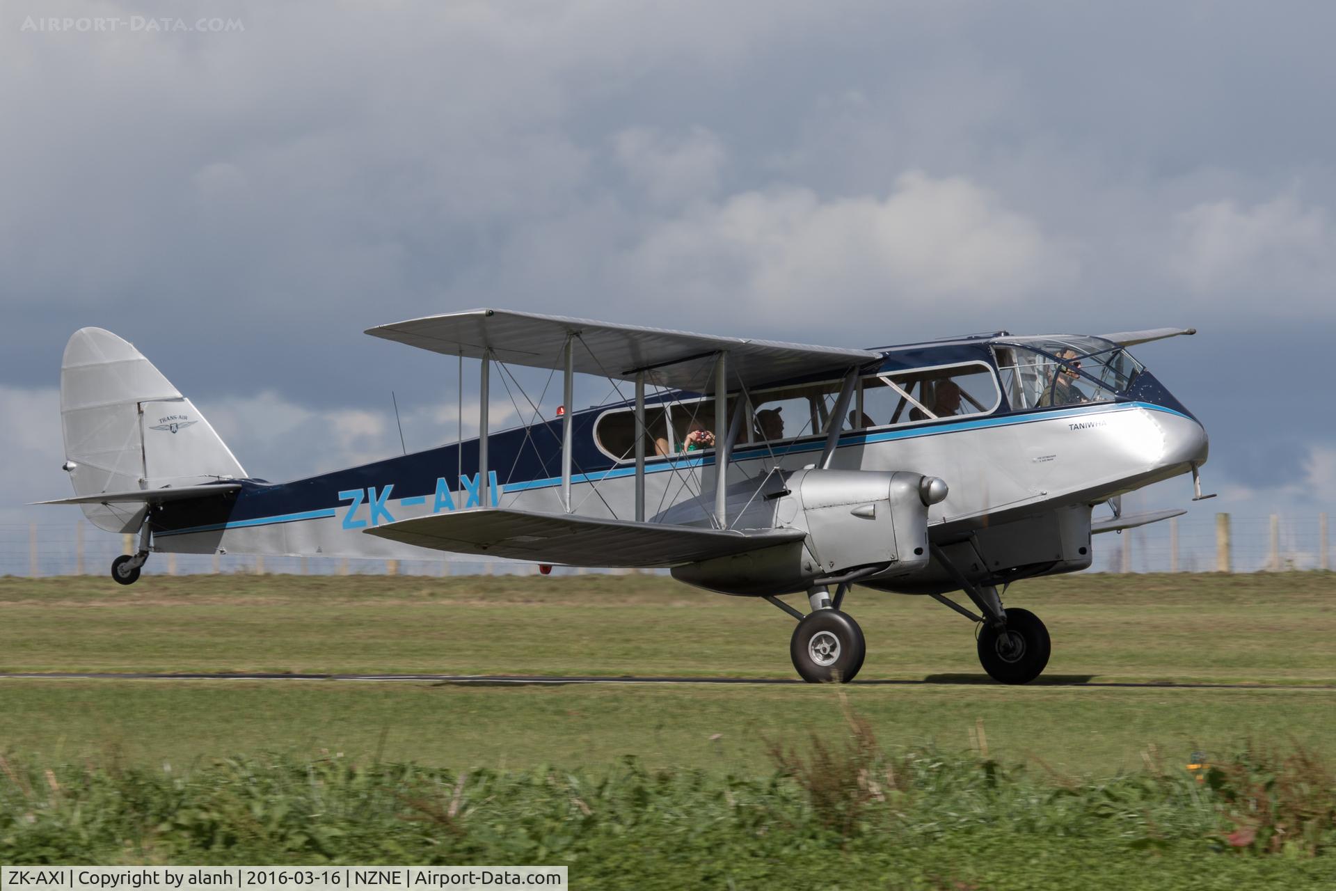 ZK-AXI, De Havilland Australia DH-84 Dragon 3 C/N DHA2057, Getting airborne at North Shore