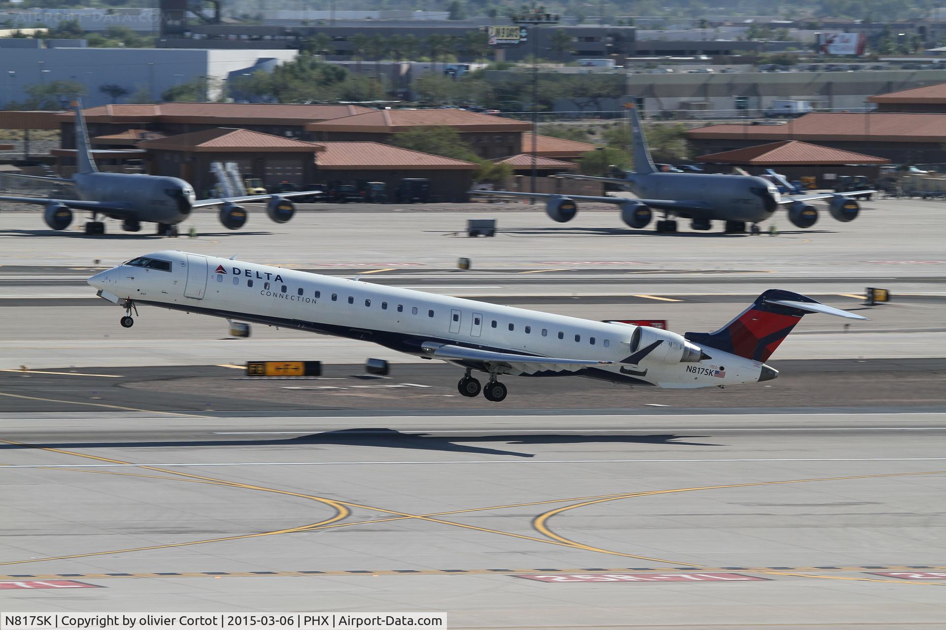 N817SK, 2006 Bombardier CRJ-900ER (CL-600-2D24) C/N 15107, taking off