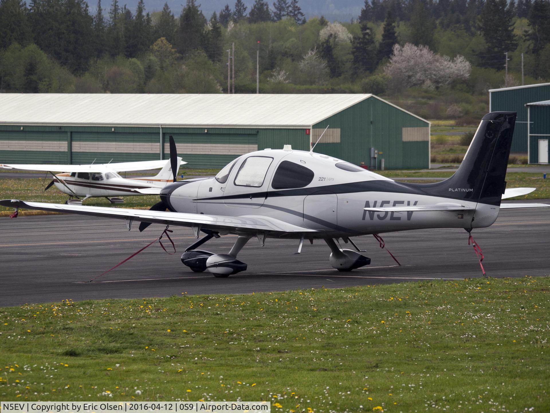 N5EV, 2014 Cirrus SR22T C/N 0780, SR22T on the ramp at 0S9