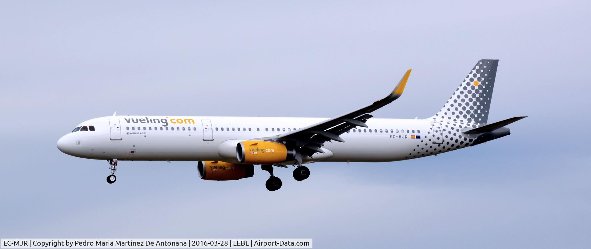 EC-MJR, 2016 Airbus A321-231 C/N 6933, El Prat  -  Barcelona  -  España