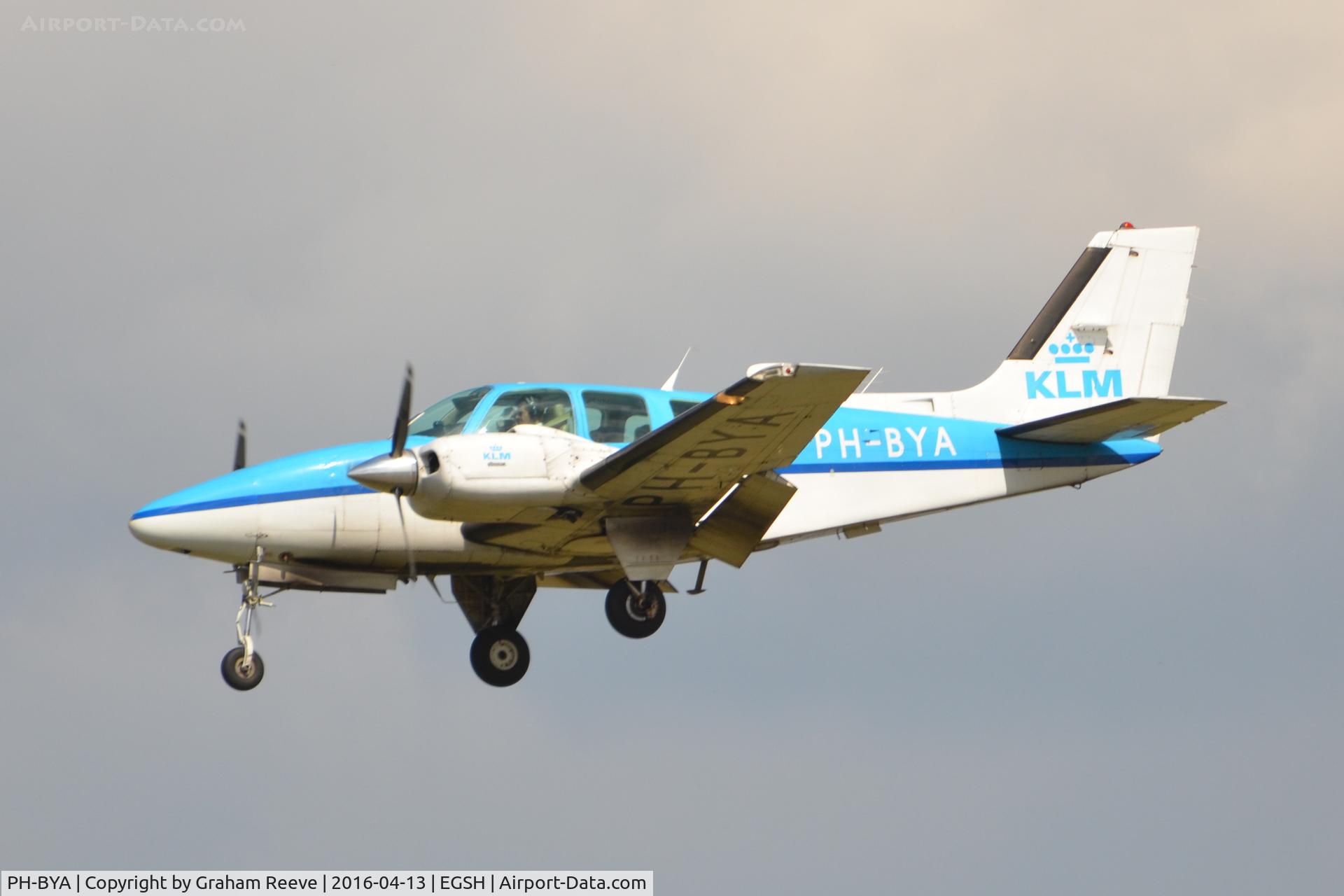PH-BYA, 1990 Beechcraft 58 Baron C/N TH-1609, Landing at Norwich.