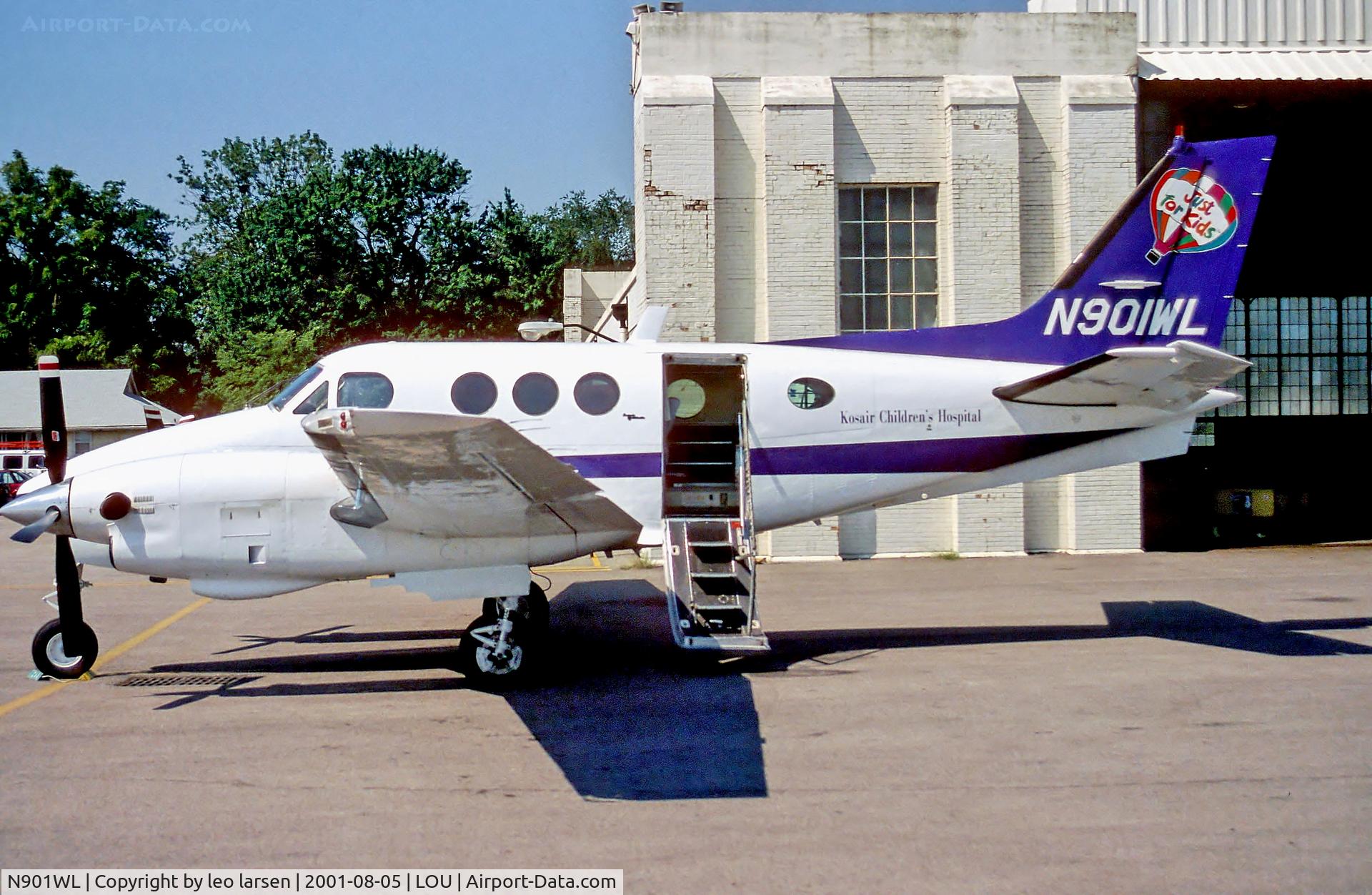 N901WL, 1968 Beech B90 C/N LJ-410, Bowman Field 5.8.01