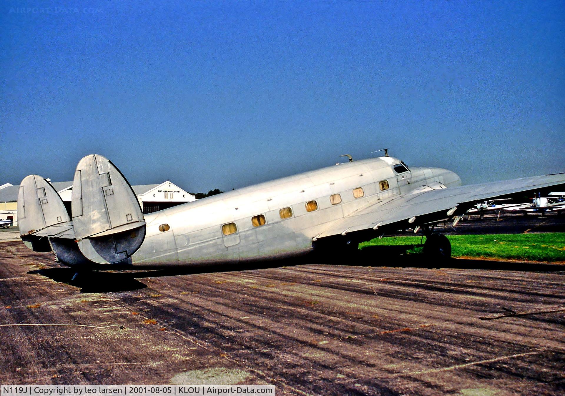 N119J, Lockheed 18-08 C/N 2359, Bowman Field 5.8.01