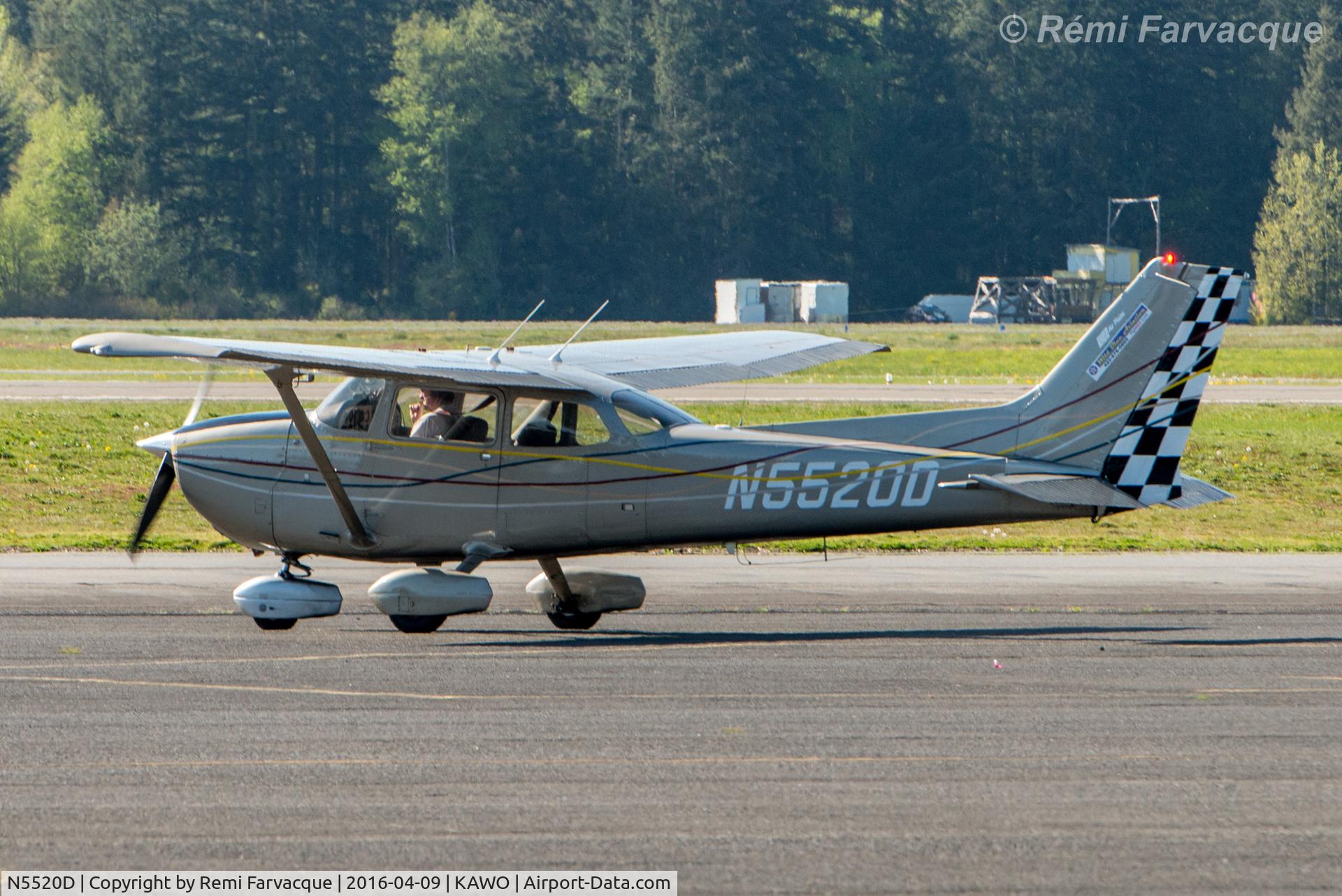 N5520D, 1979 Cessna 172N C/N 17272591, Taxiing to take-off.
