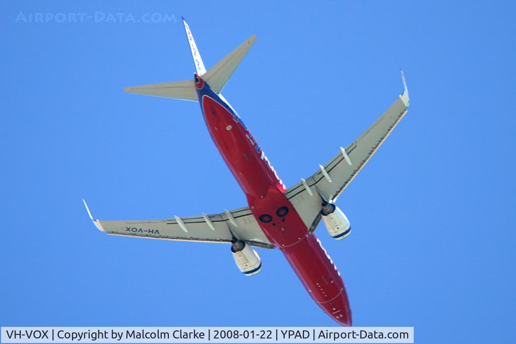 VH-VOX, 2004 Boeing 737-8BK C/N 33017, Boeing 737-8BK carries out a 