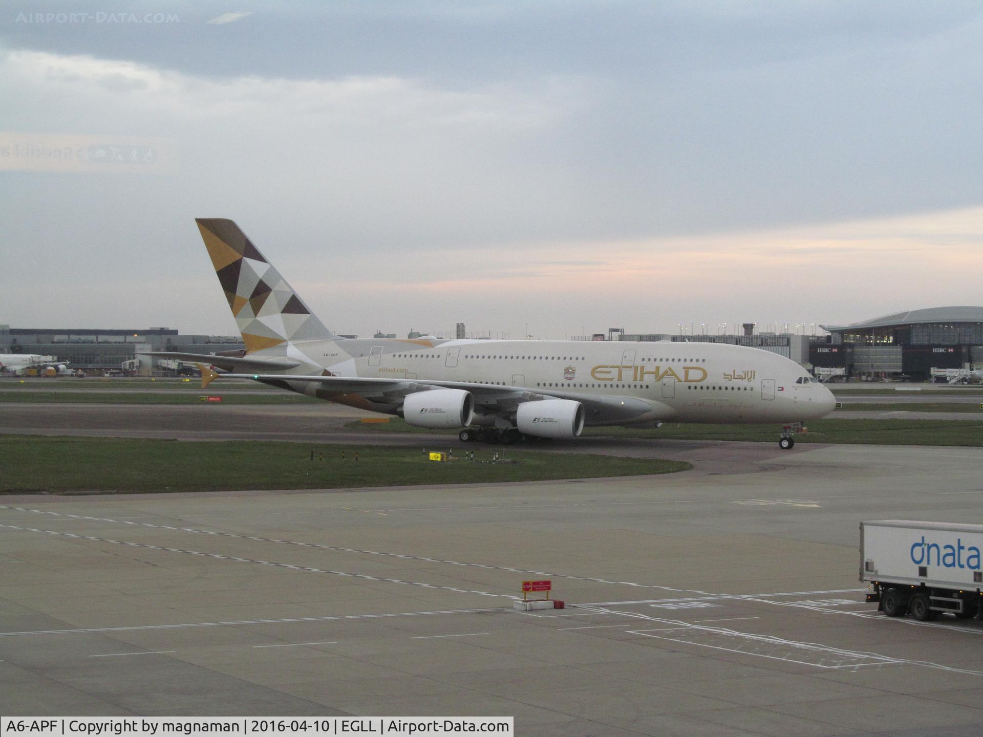 A6-APF, 2015 Airbus A380-861 C/N 195, taxying in to stand - term 4