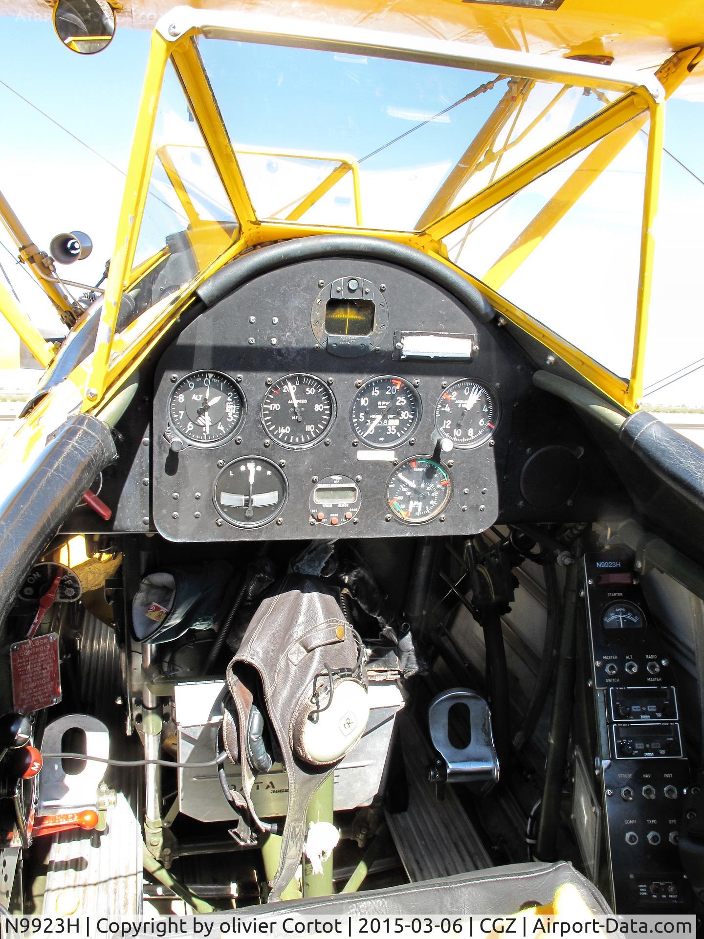 N9923H, 1943 Boeing A75N1(PT17) C/N 75-7477, the cockpit