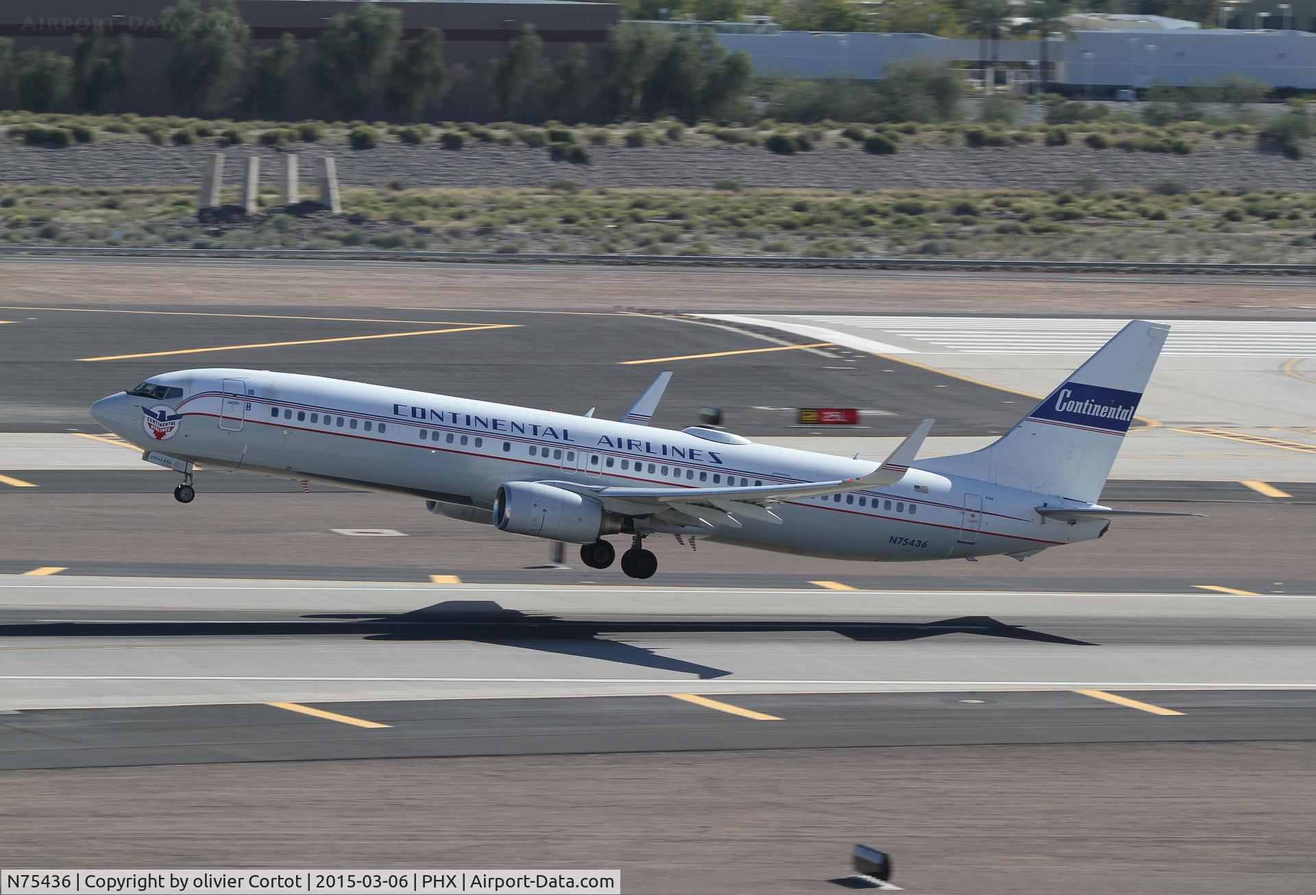 N75436, 2009 Boeing 737-924/ER C/N 33531, taking off